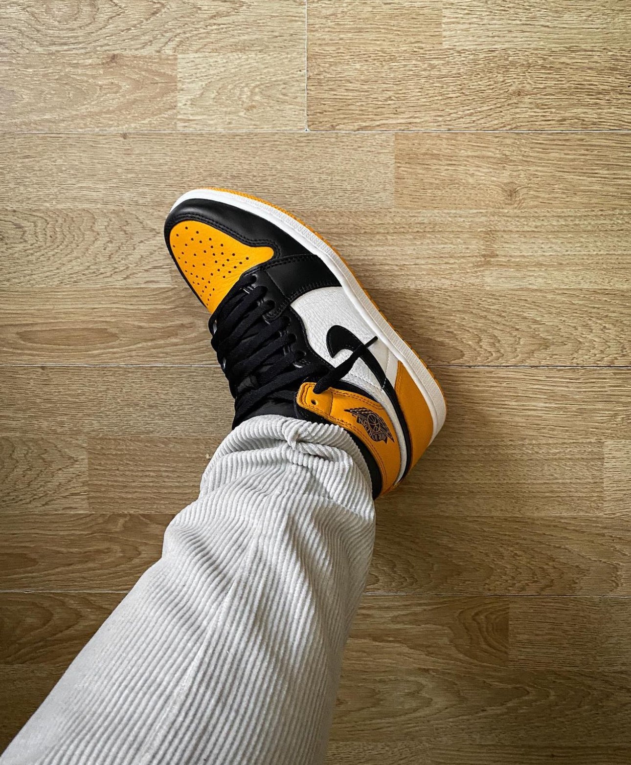 Air Jordan 1 High Taxi
