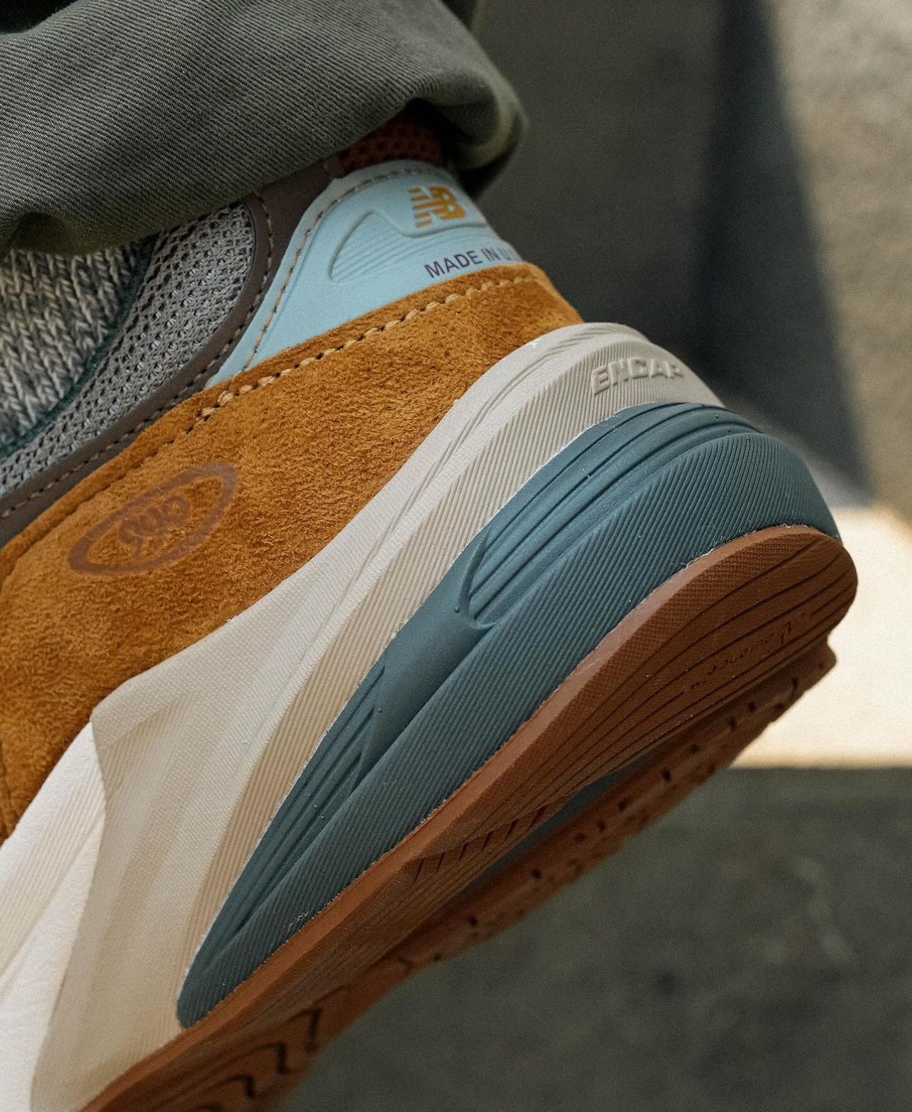 Carhatt WIP x NB Balance 990v6