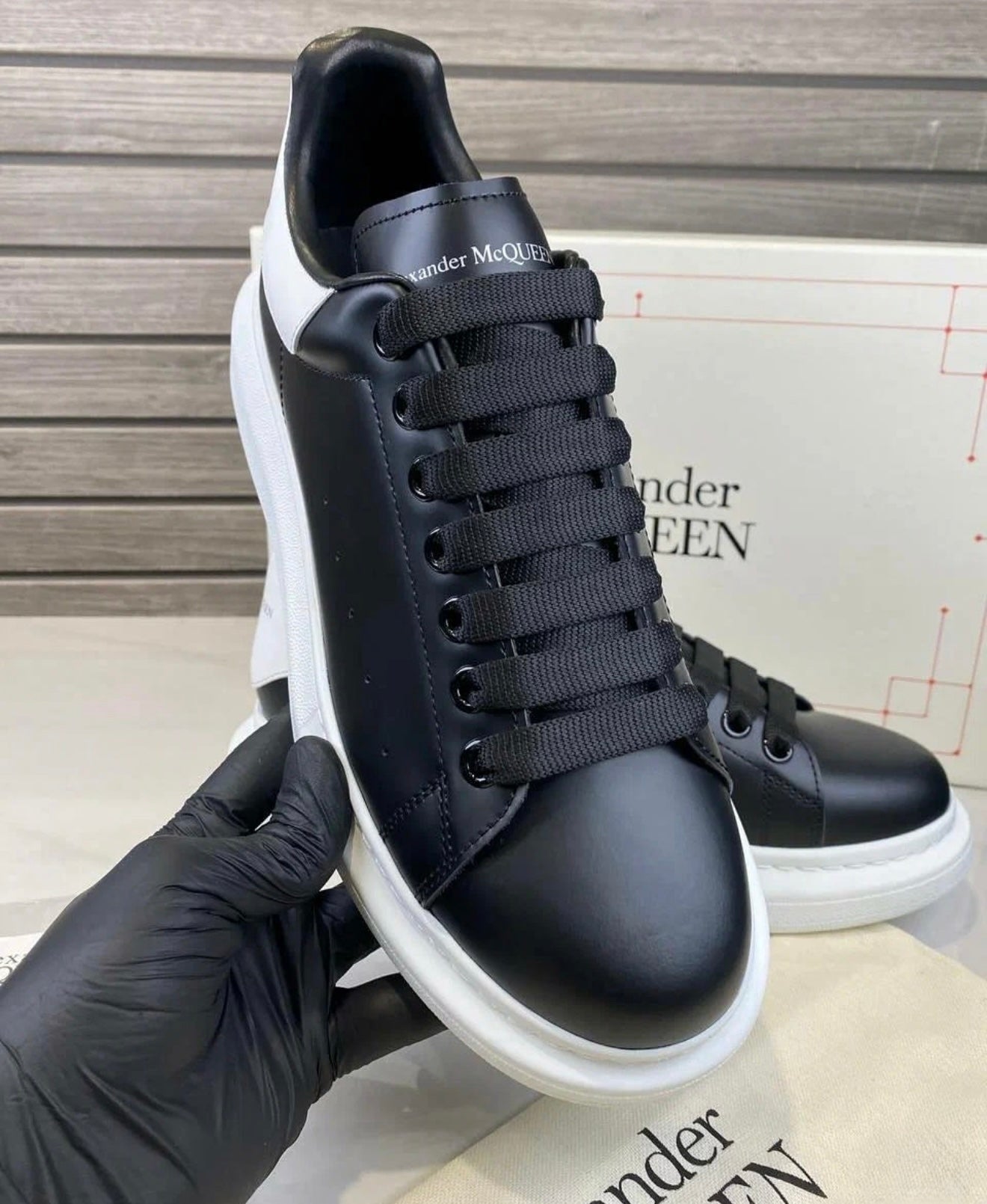 Alexander McQueen Oversized Black/White