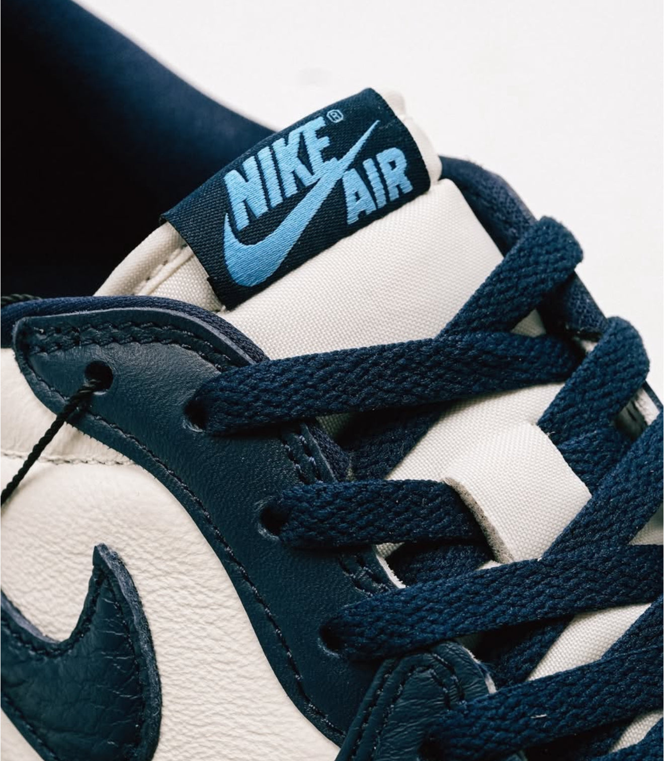 Air Jordan 1 Low Obsidian UNC