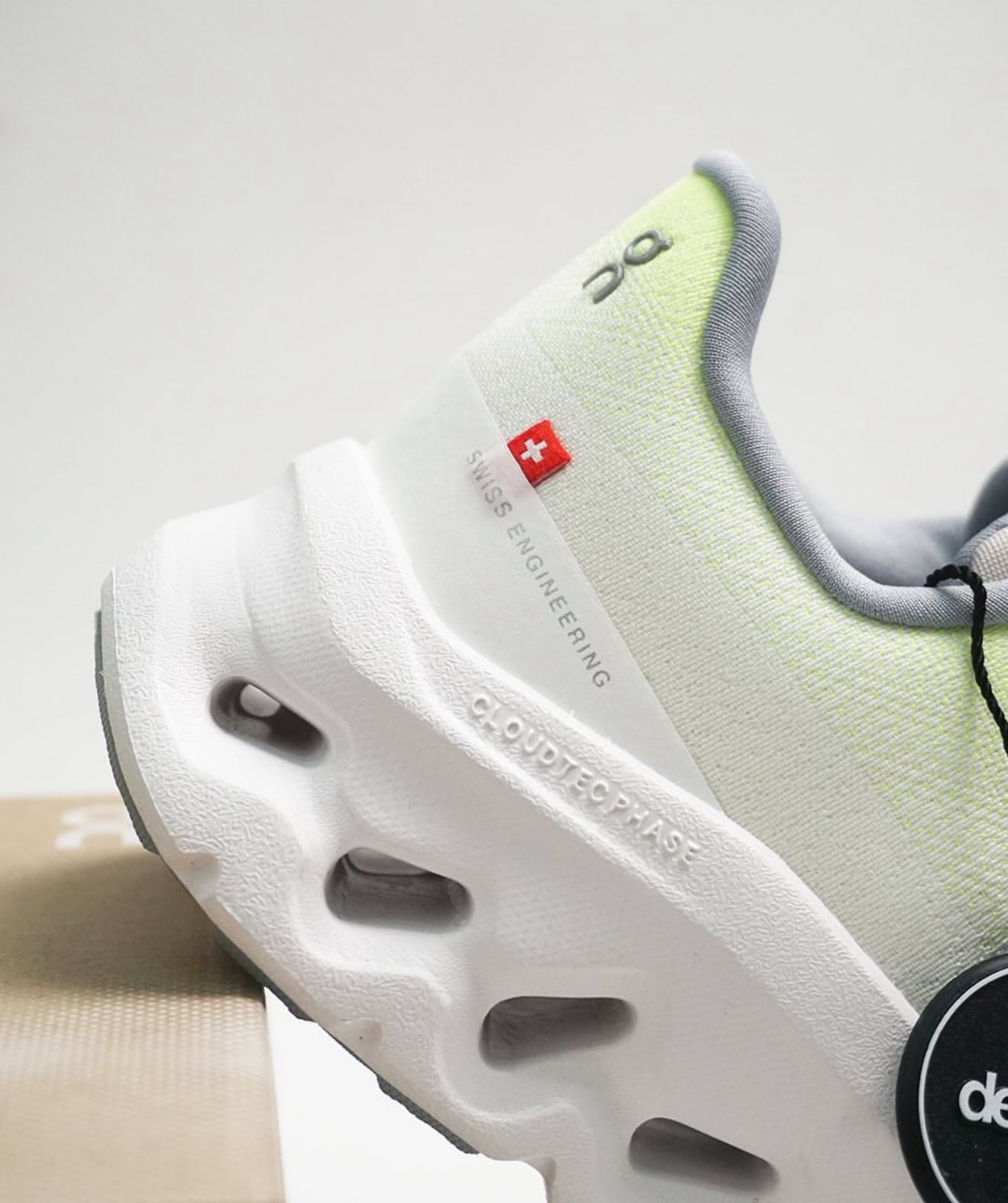 On Running Cloudtilt Lime Ivory