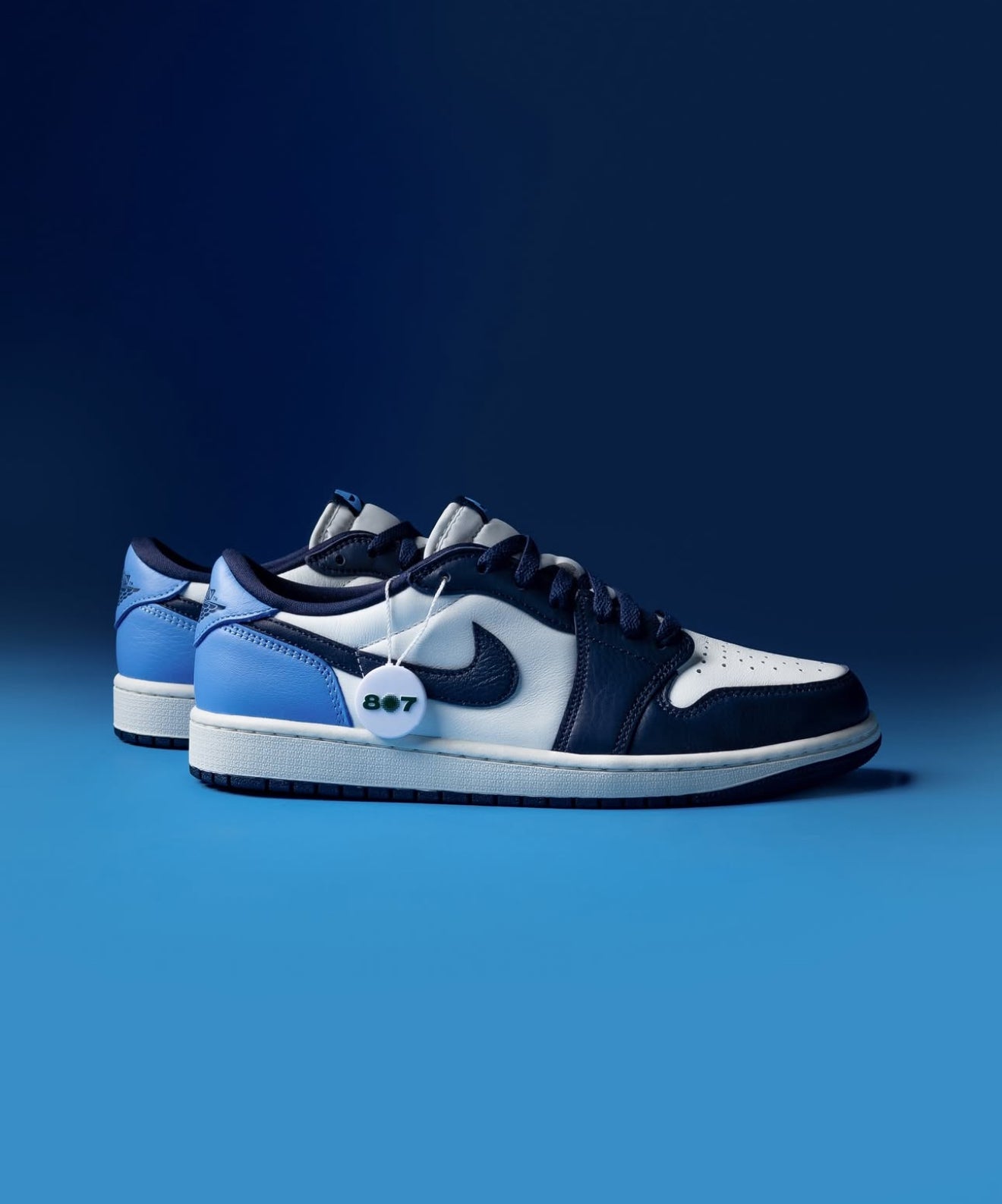 Air Jordan 1 Low Obsidian UNC