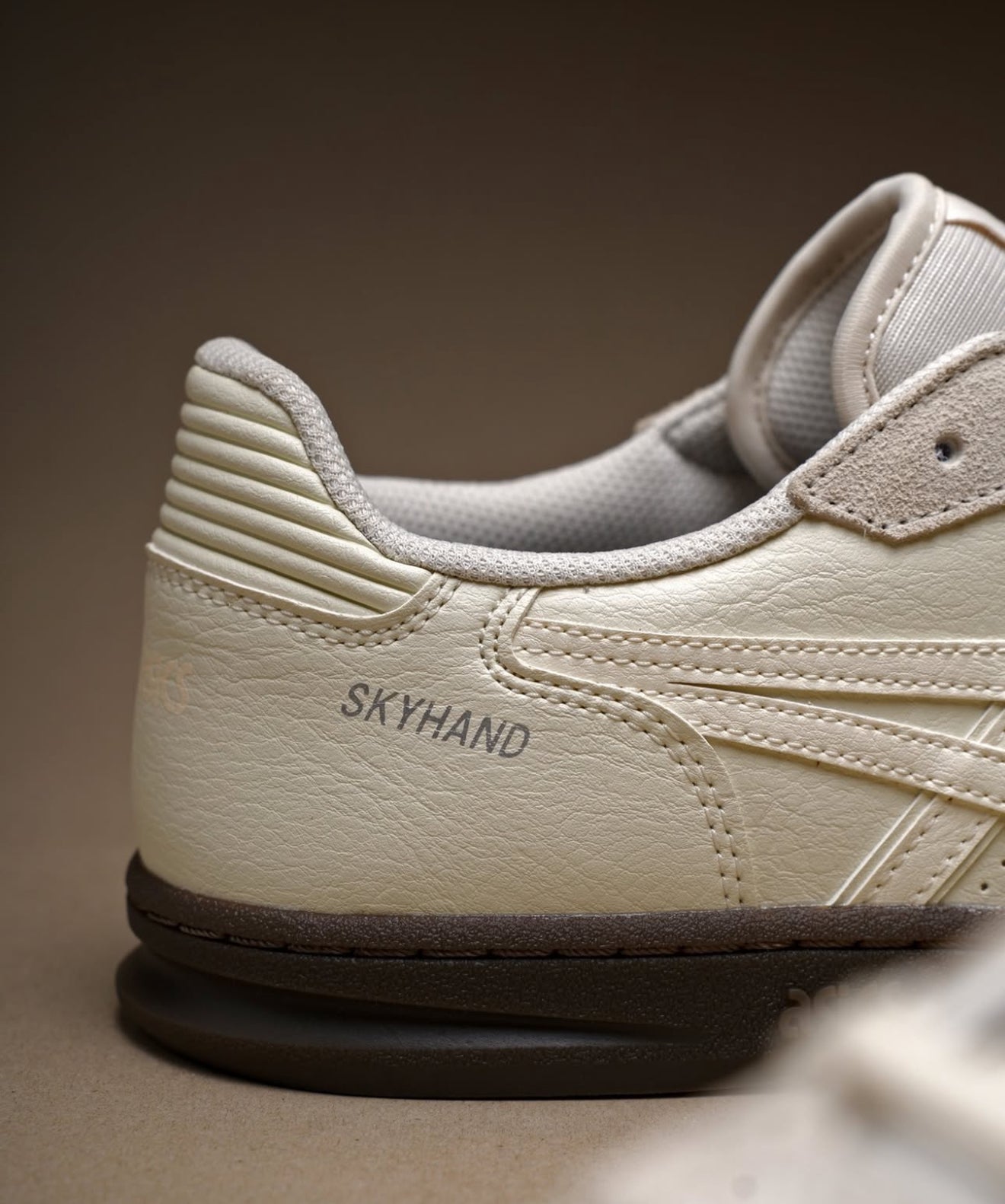 WMNs Skyhand OG Pale Oak Cream
