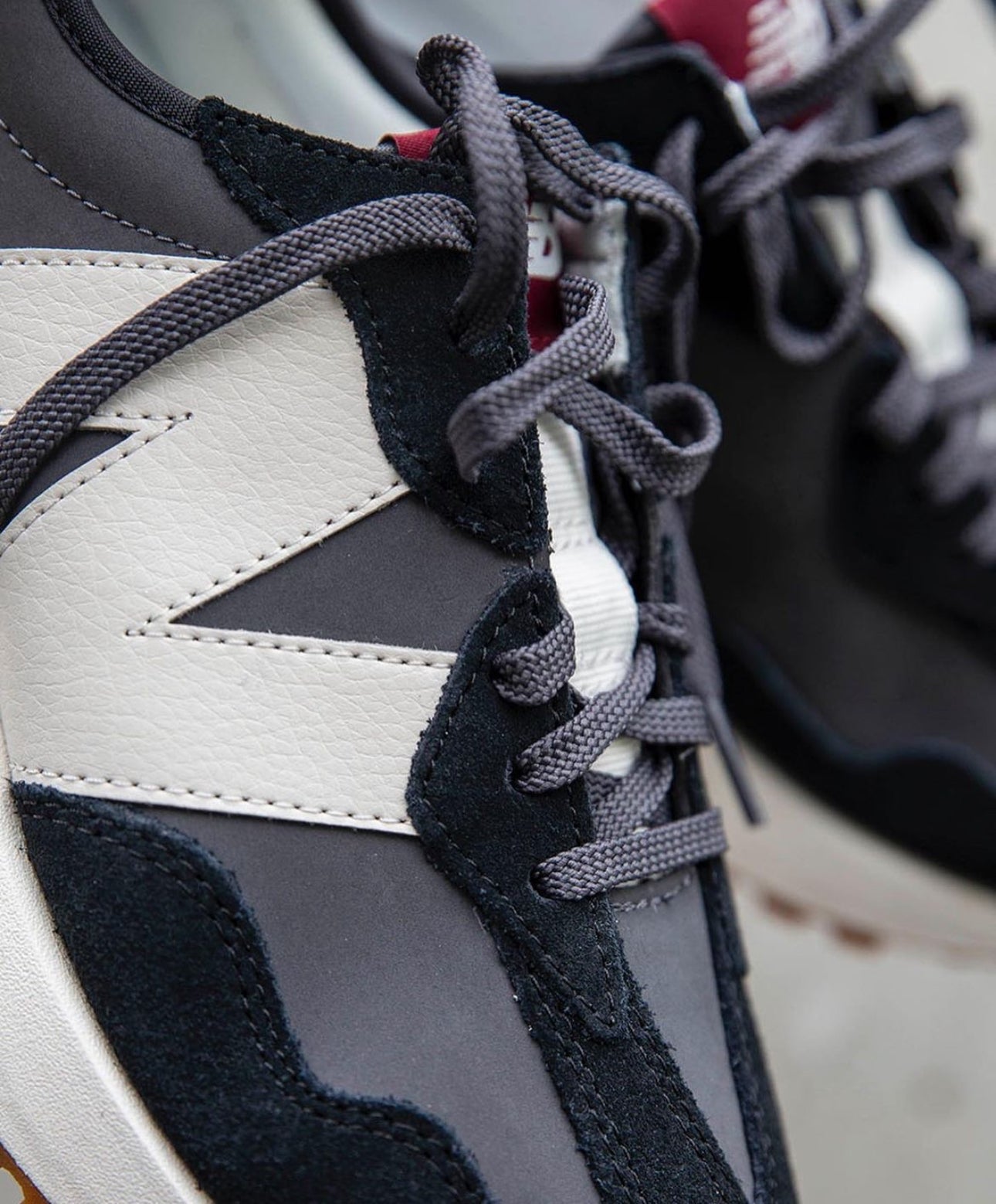 NB Balance 327 Black Moonbeam