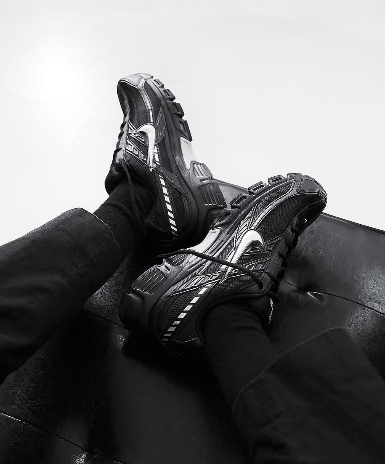 Initiator Black Metallic Silver