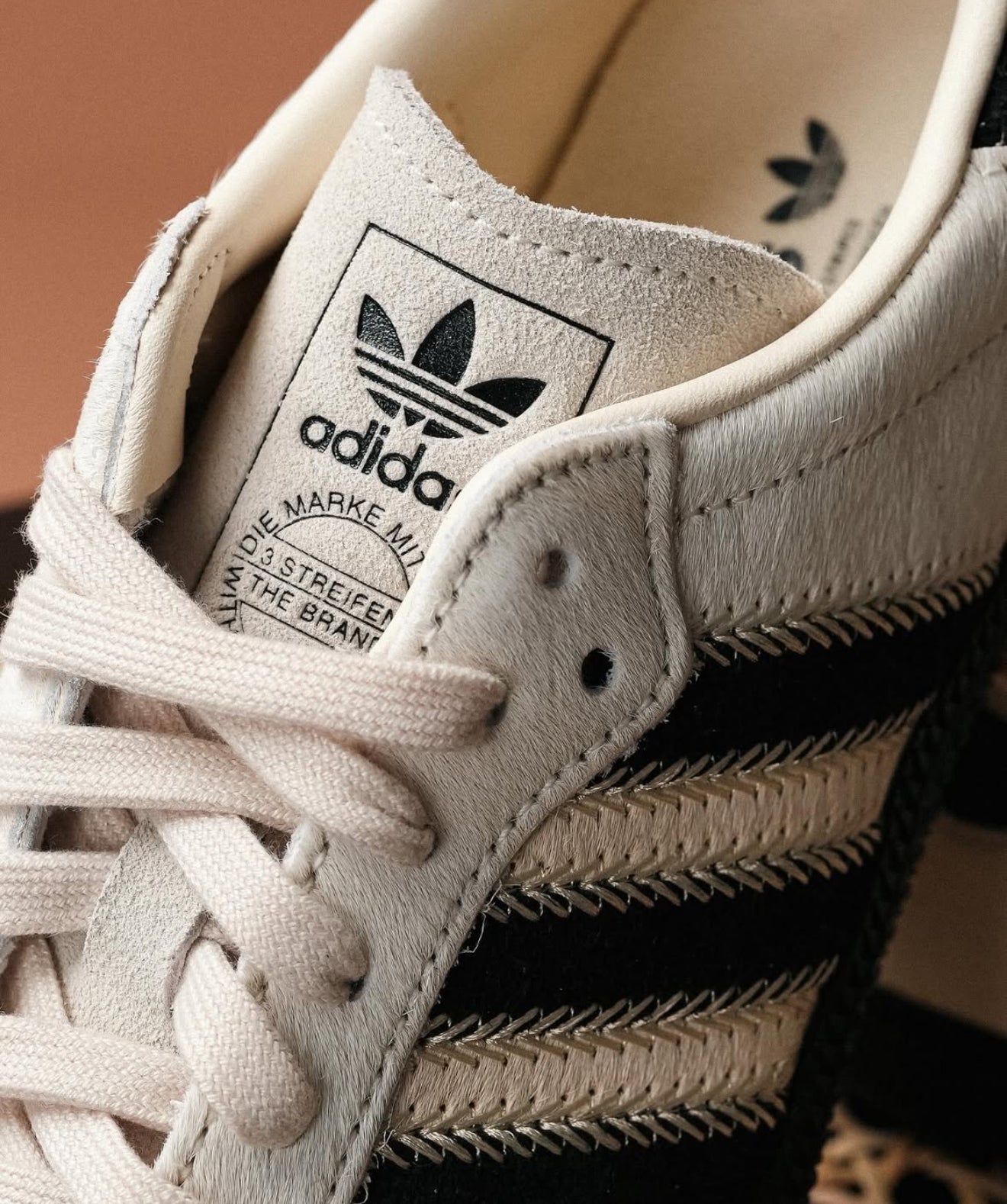 Samba OG Wonder White Black Pony