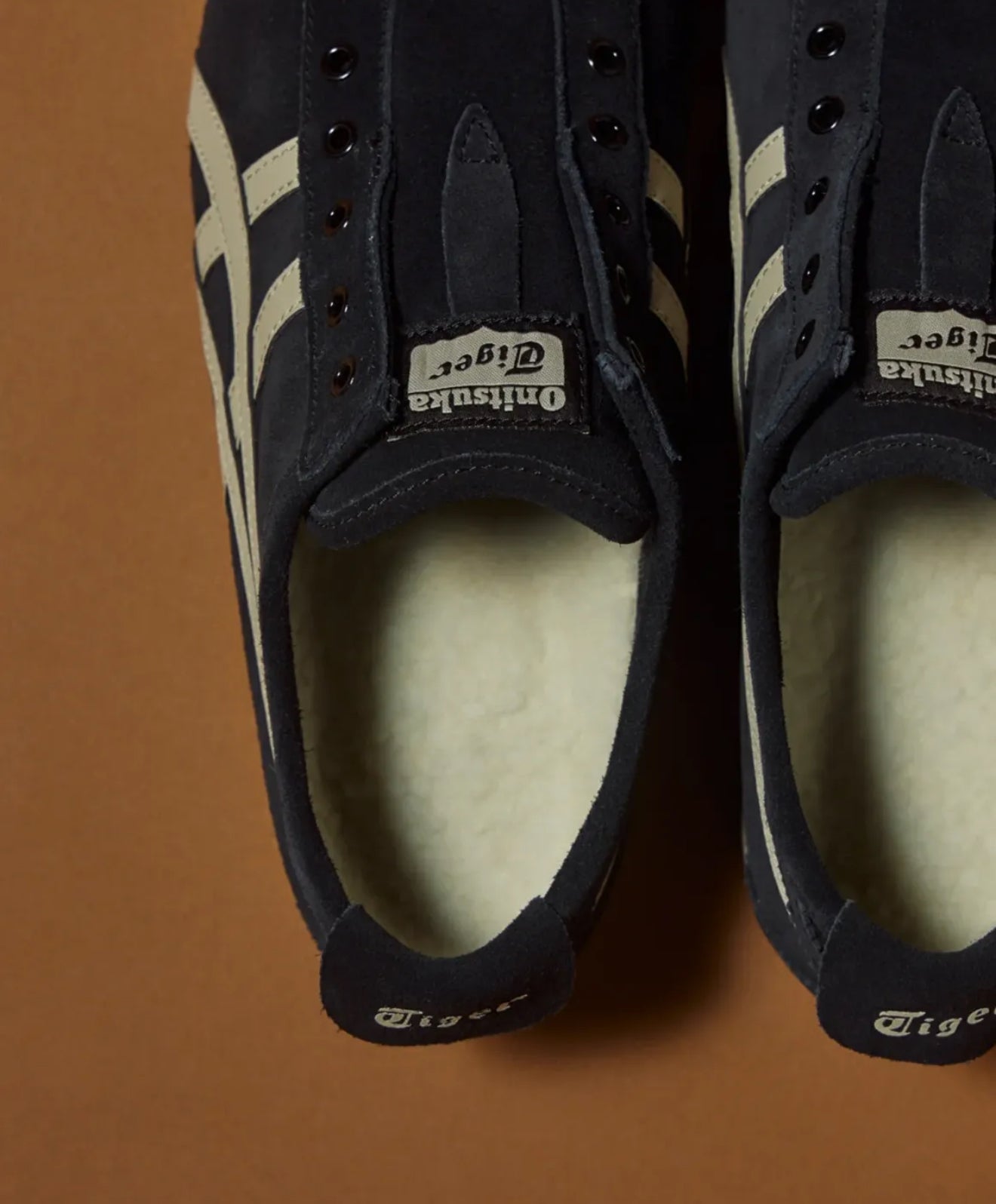 Mexico 66 Slipon Black Putty