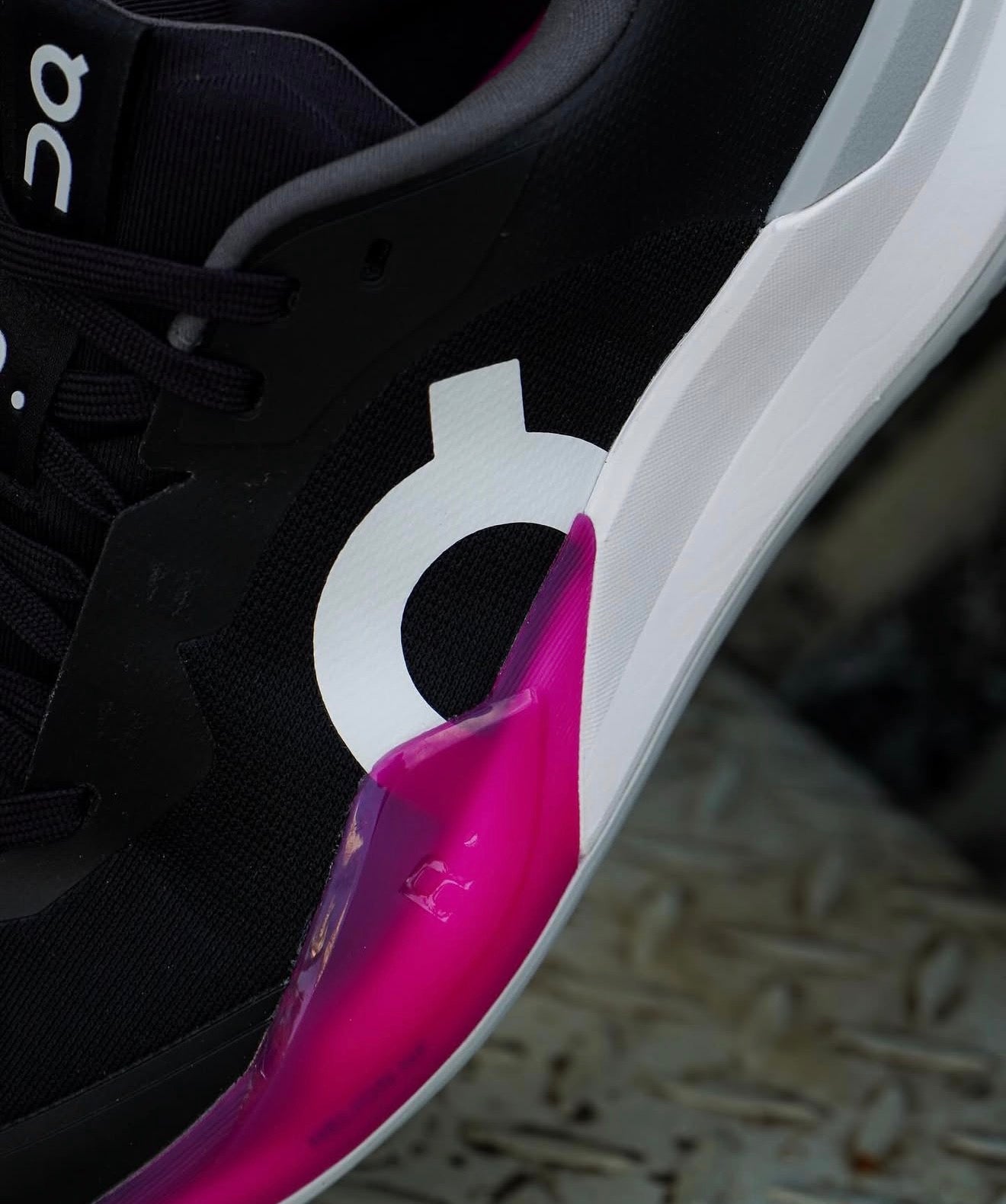 On The Roger Pro 3 Clay Black Pink