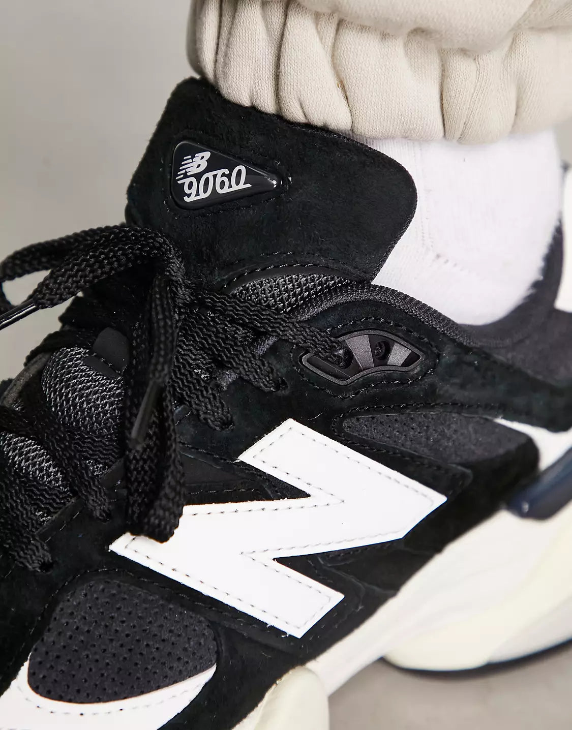 NB Balance 9060 Black White
