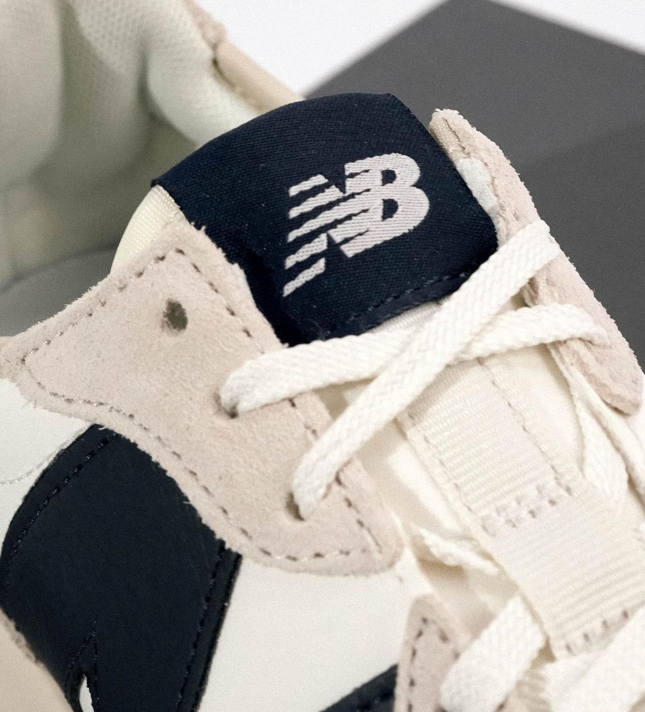 WMNs New Balance 327 Moonbeam Outerspace