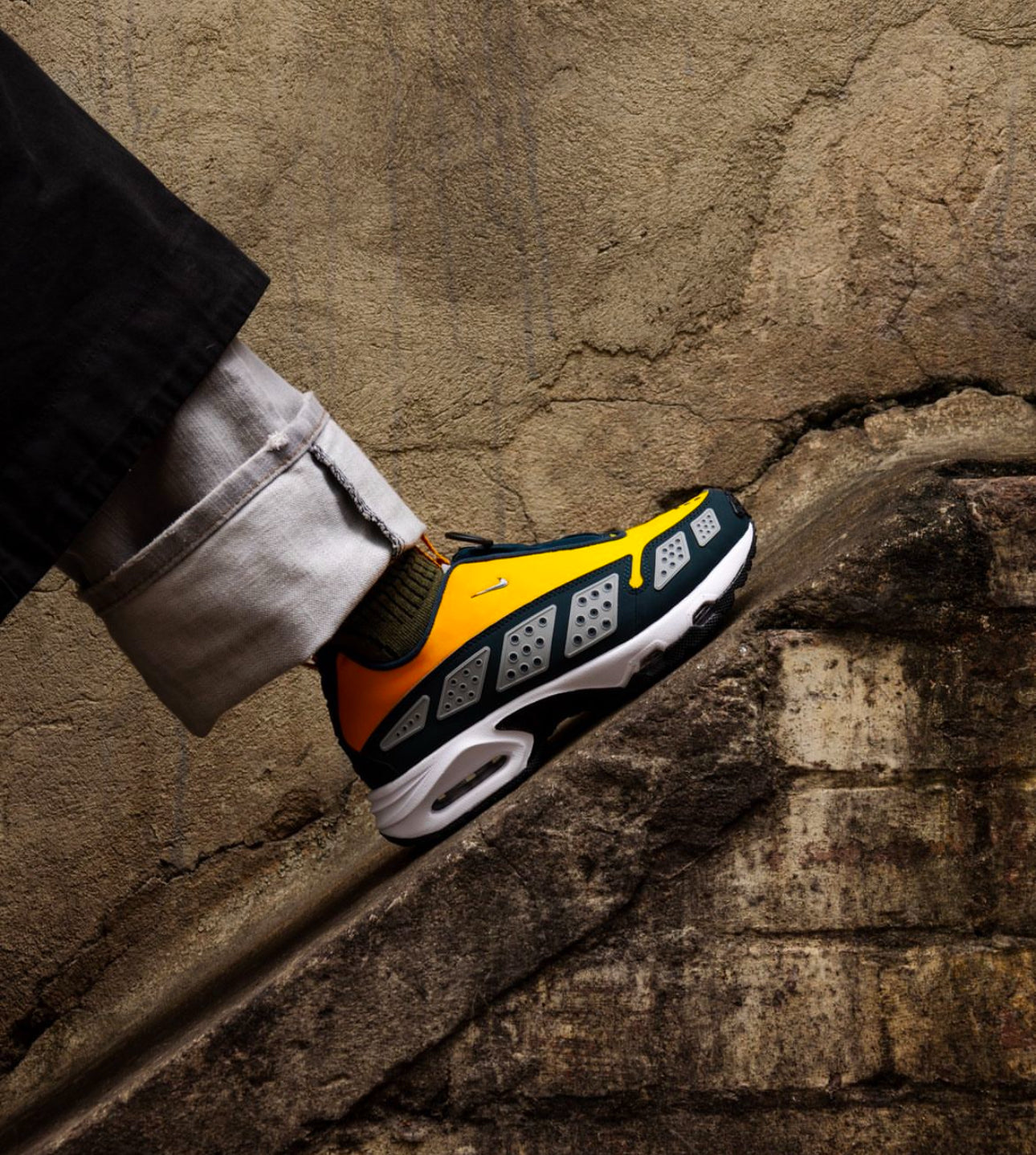 Airmax SNDR Canyon Gold