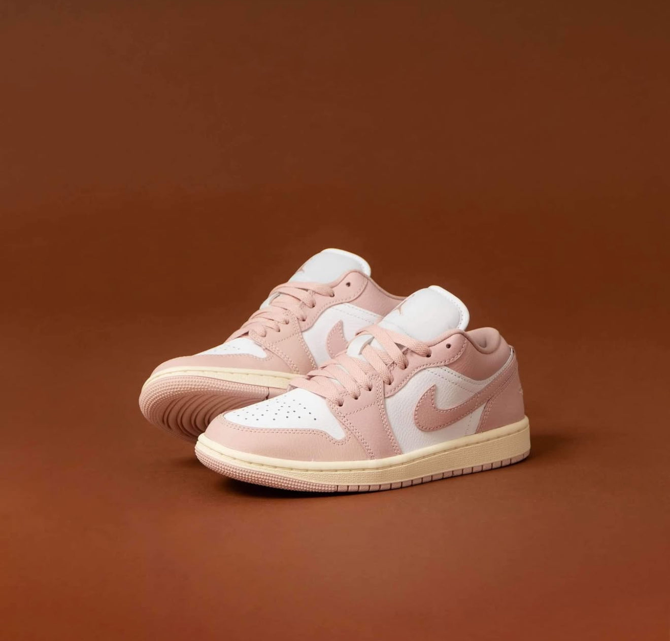 WMNS Air Jordan 1 Low Oxford Pink