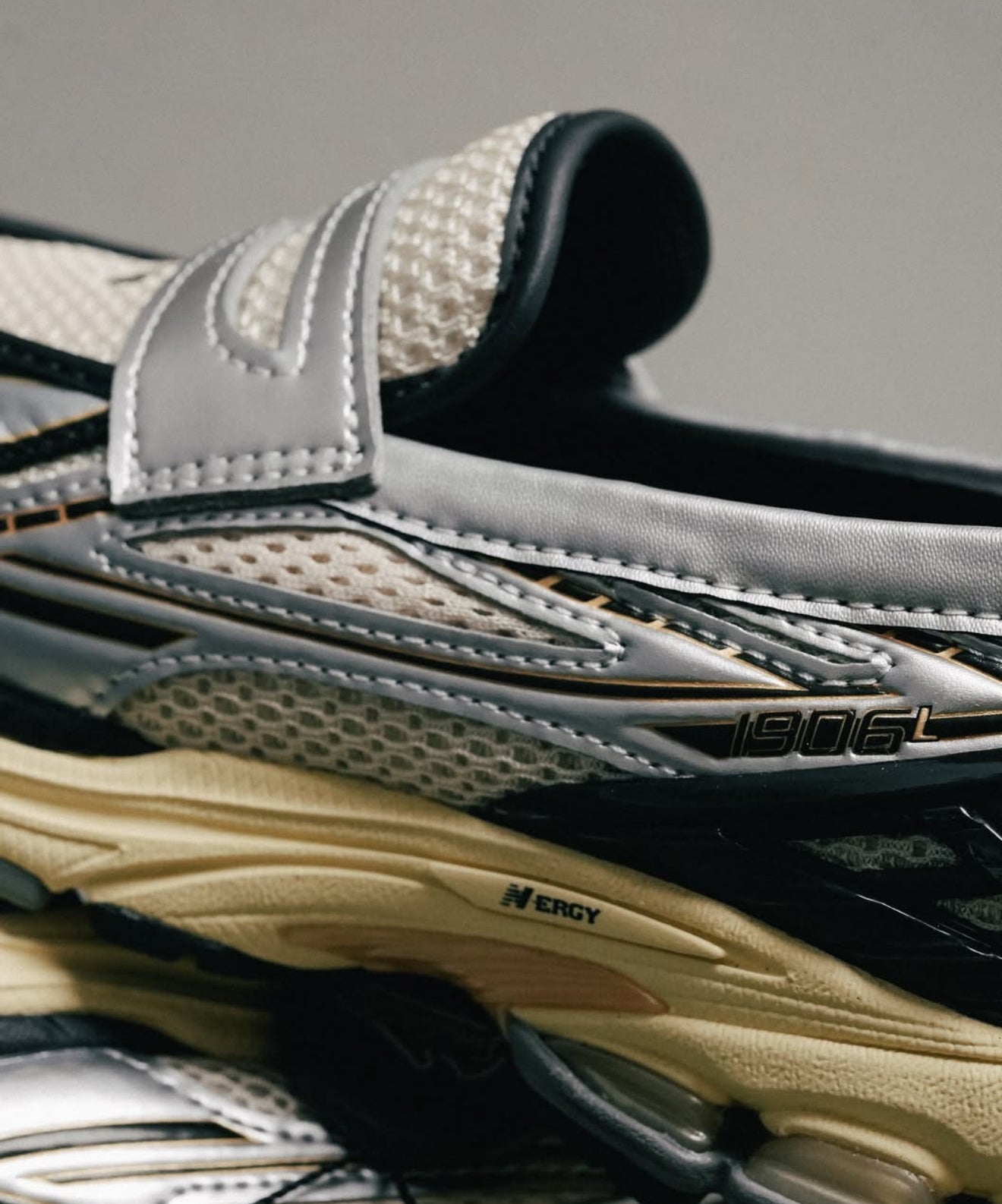 NB Balance 1906L Silver Metallic Cream