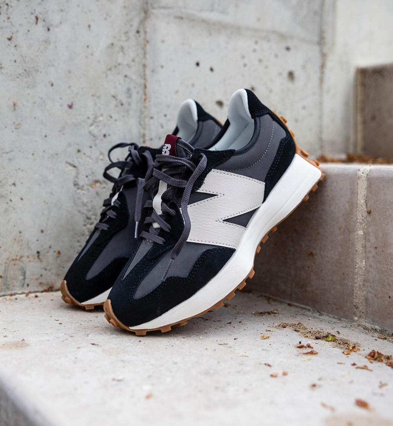 WMNs NB Balance 327 Black Moonbeam