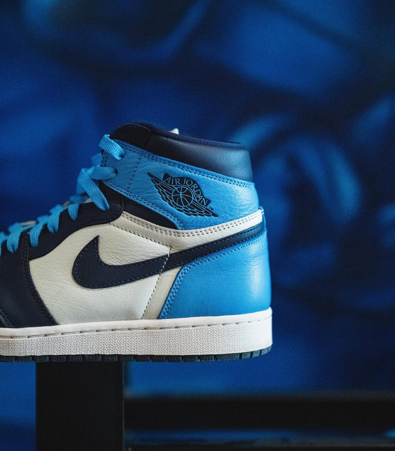 Air Jordan 1 High Obsidian