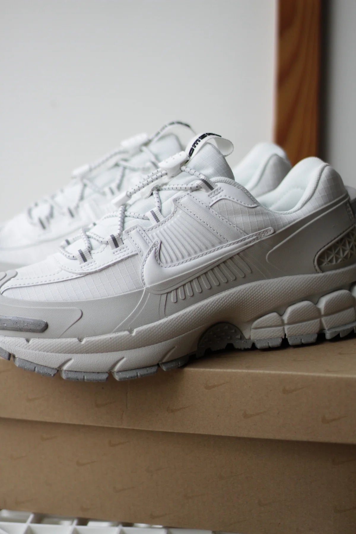 Zoom Vomero Roam Summit White