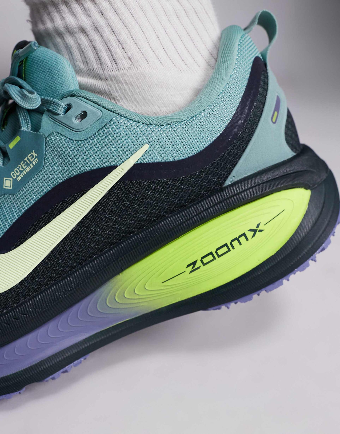 Vomero 18 Gore-Tex Seaweed Cannon Volt