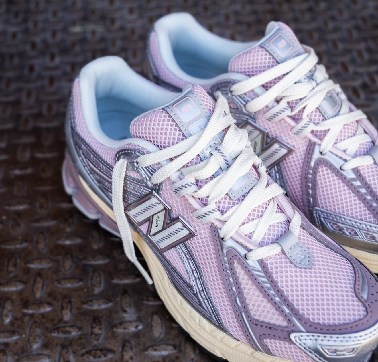 WMNs NB Balance 1906R Rose Sugar Silver