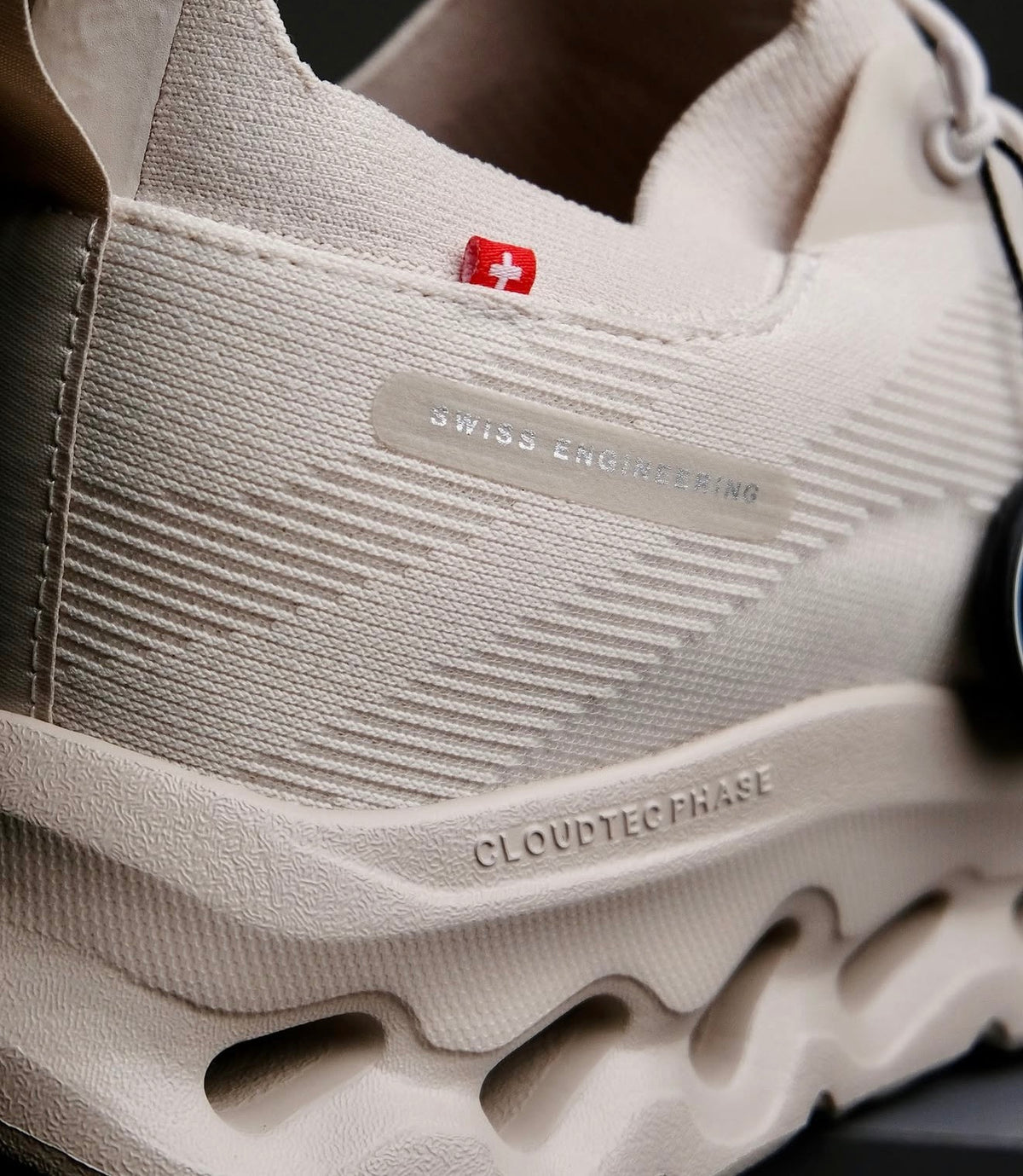 Loewe x OnCloudTilt Sand