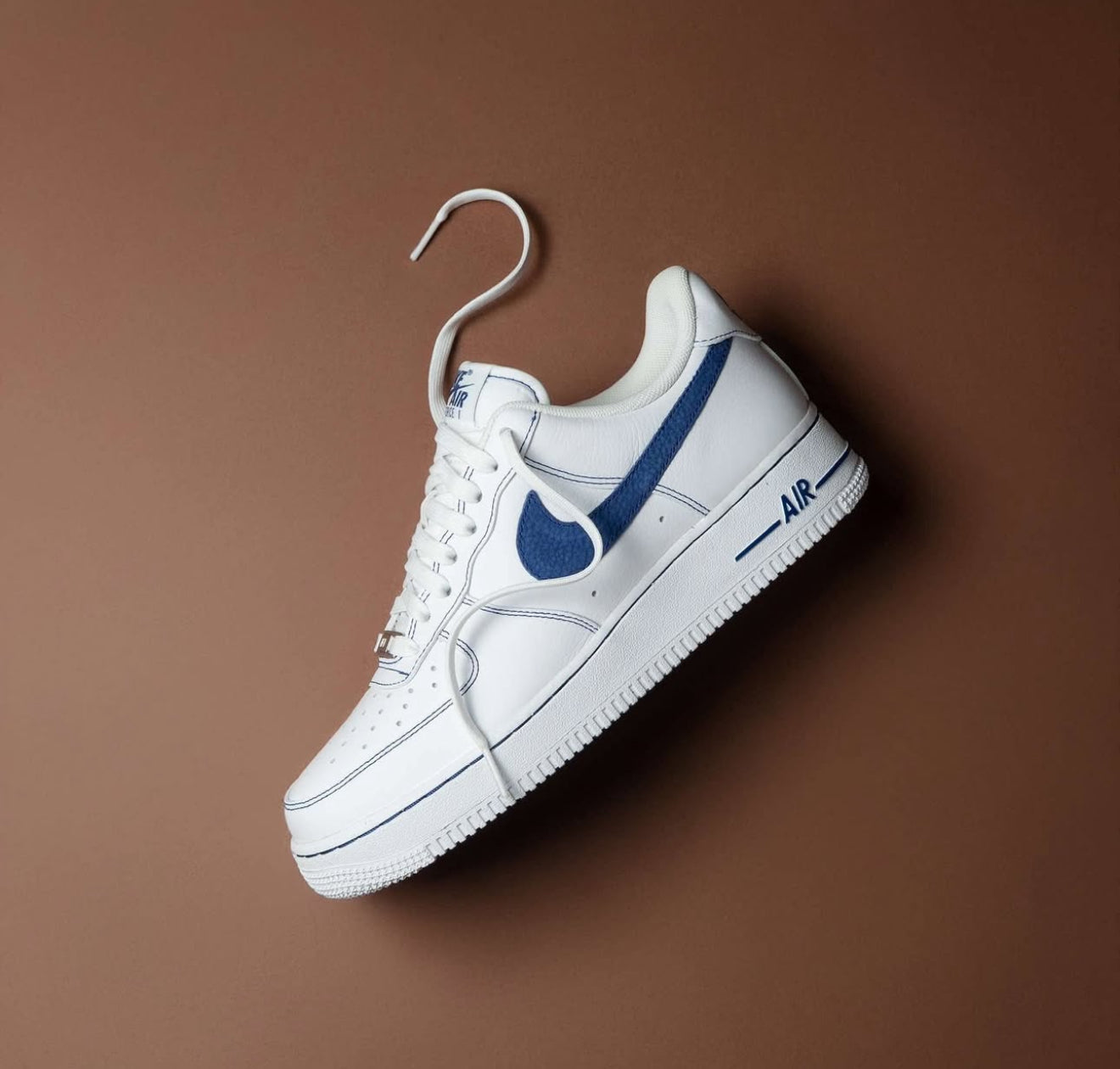 Airforce 1 Low '07 LV8 White Deep Royal Blue