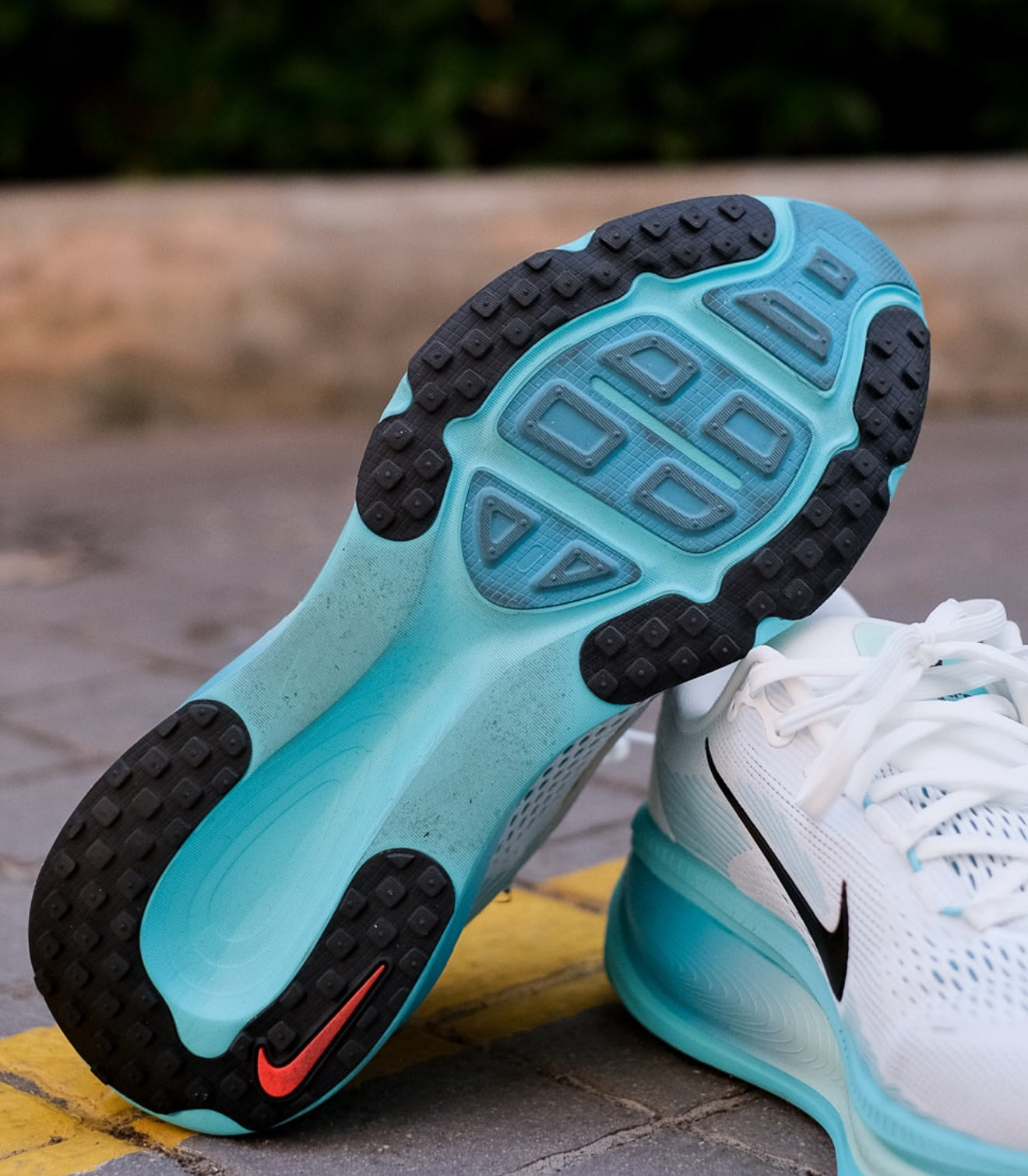 Vomero 18 Dusty Cactus Geode Teal