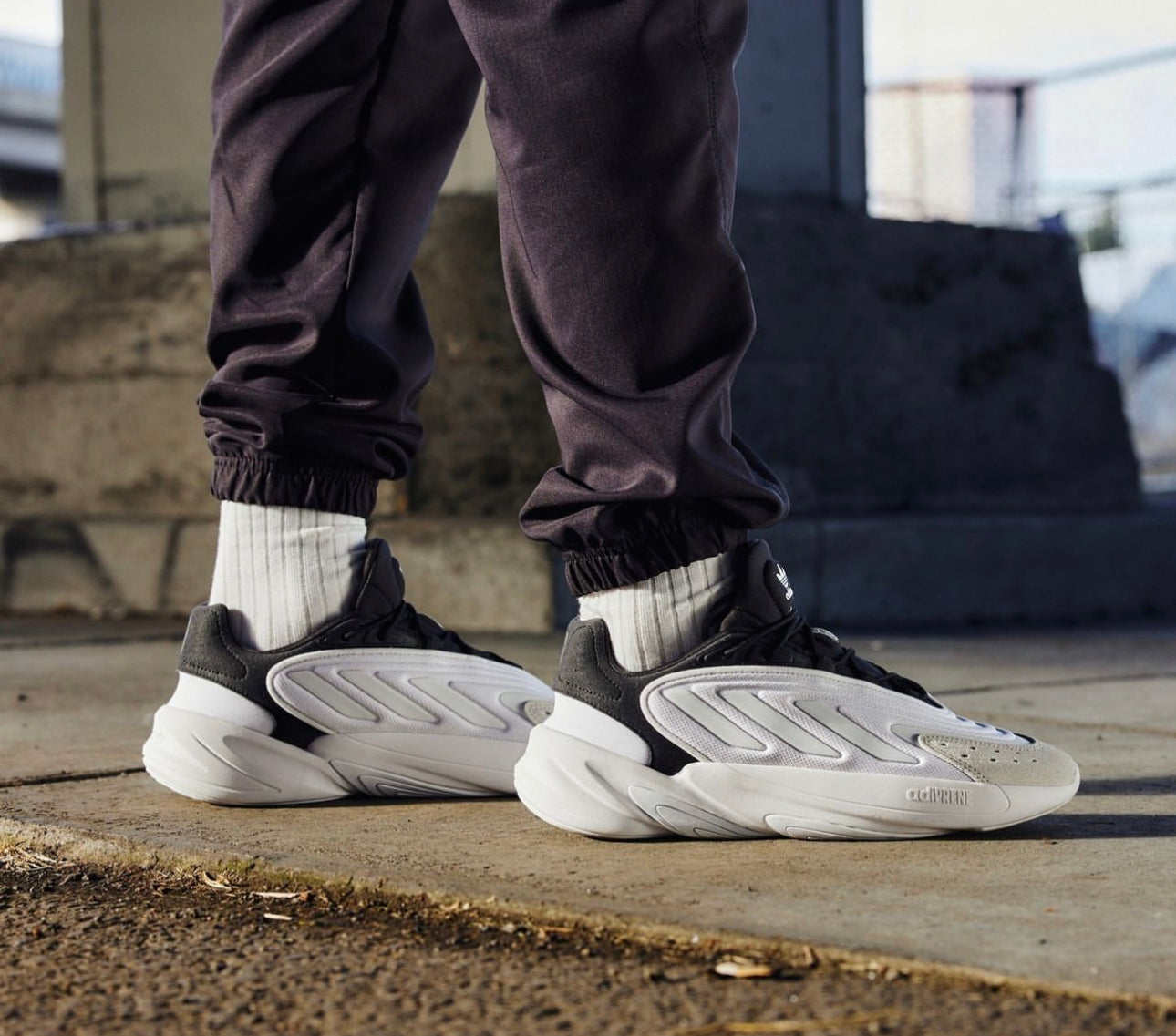 Ozelia Trainer “ White Core Black “