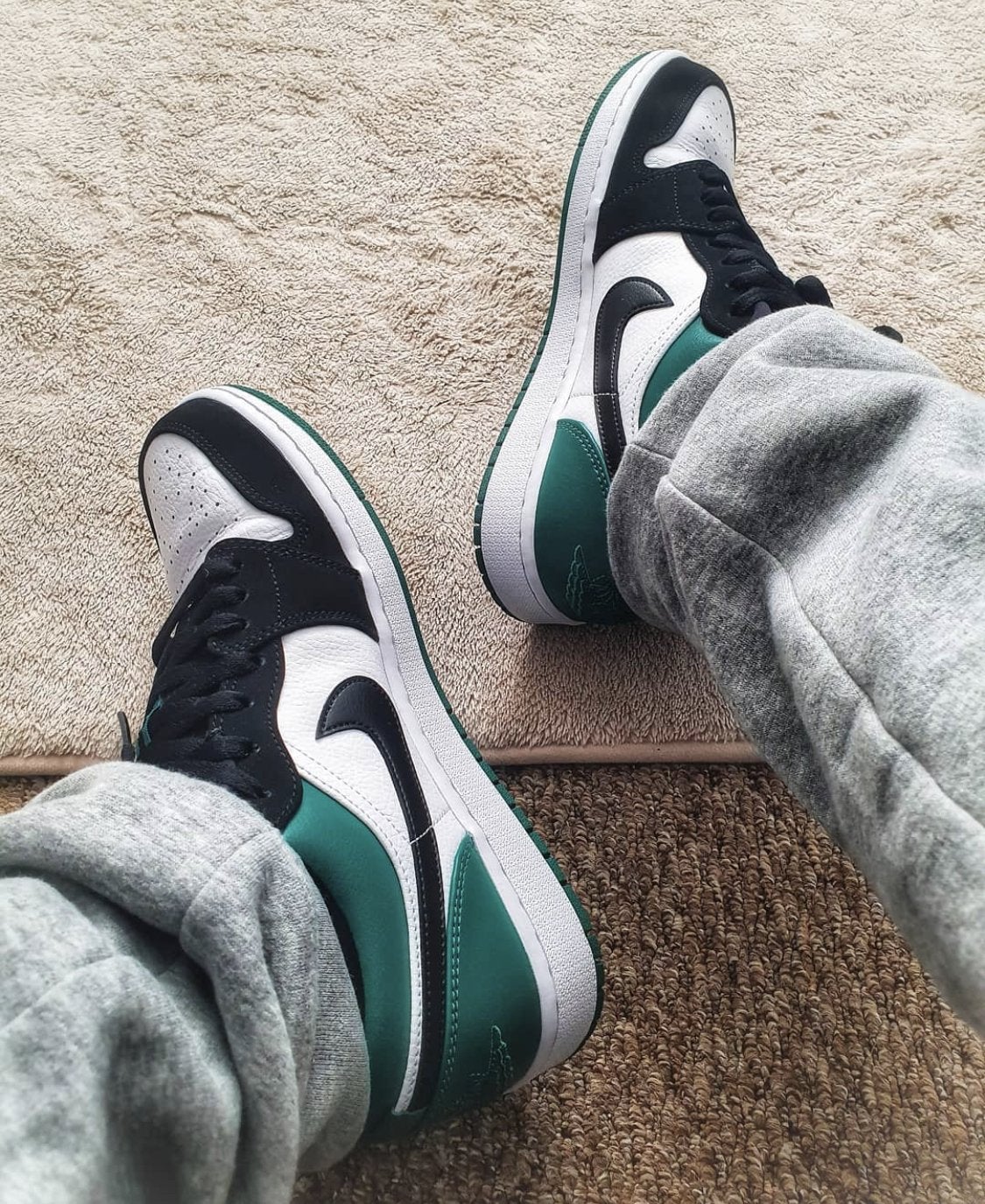 Air Jordan 1 Retro Low Mystic Green