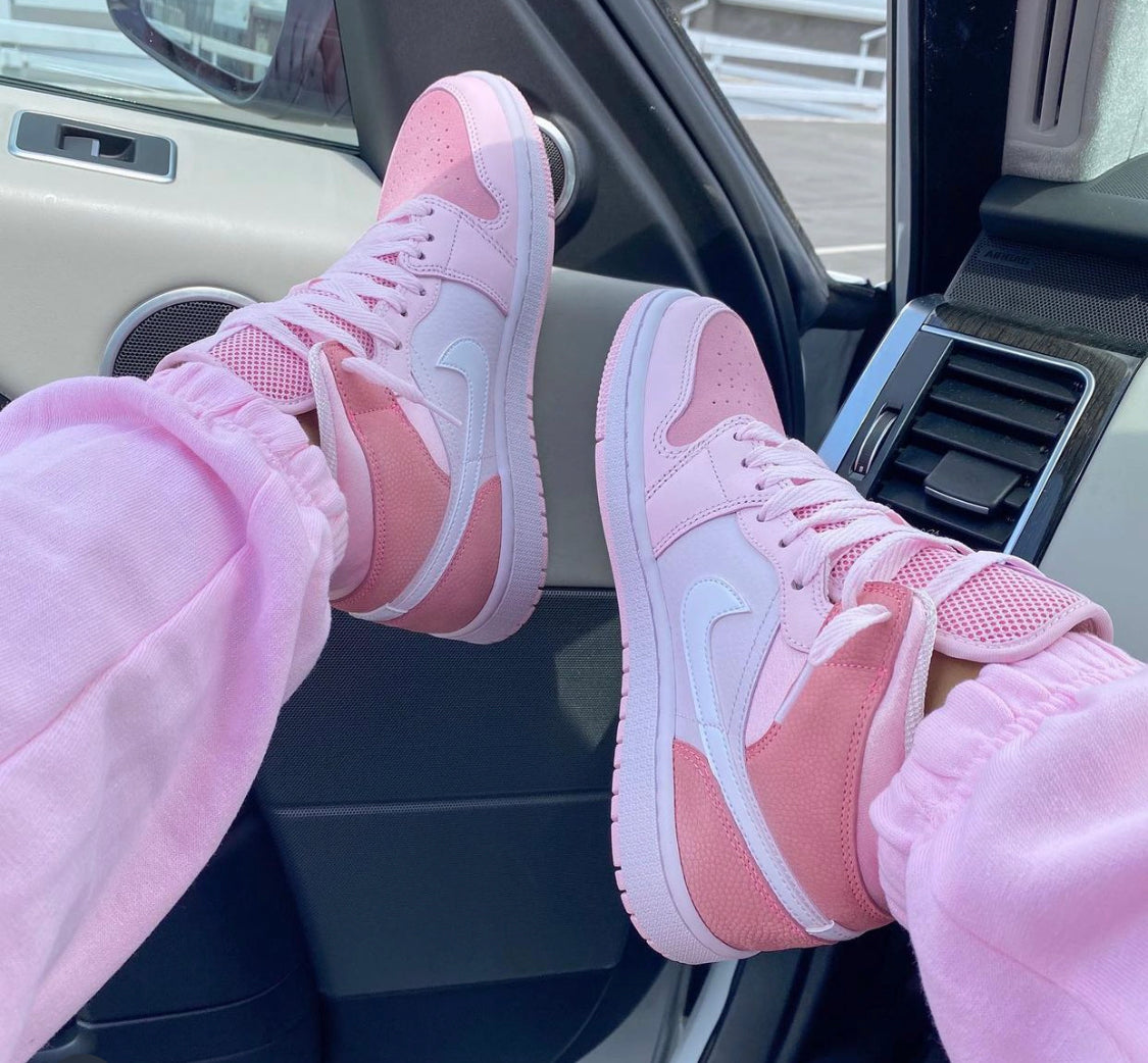 WMNS Air Jordan 1 Mid Digital Pink
