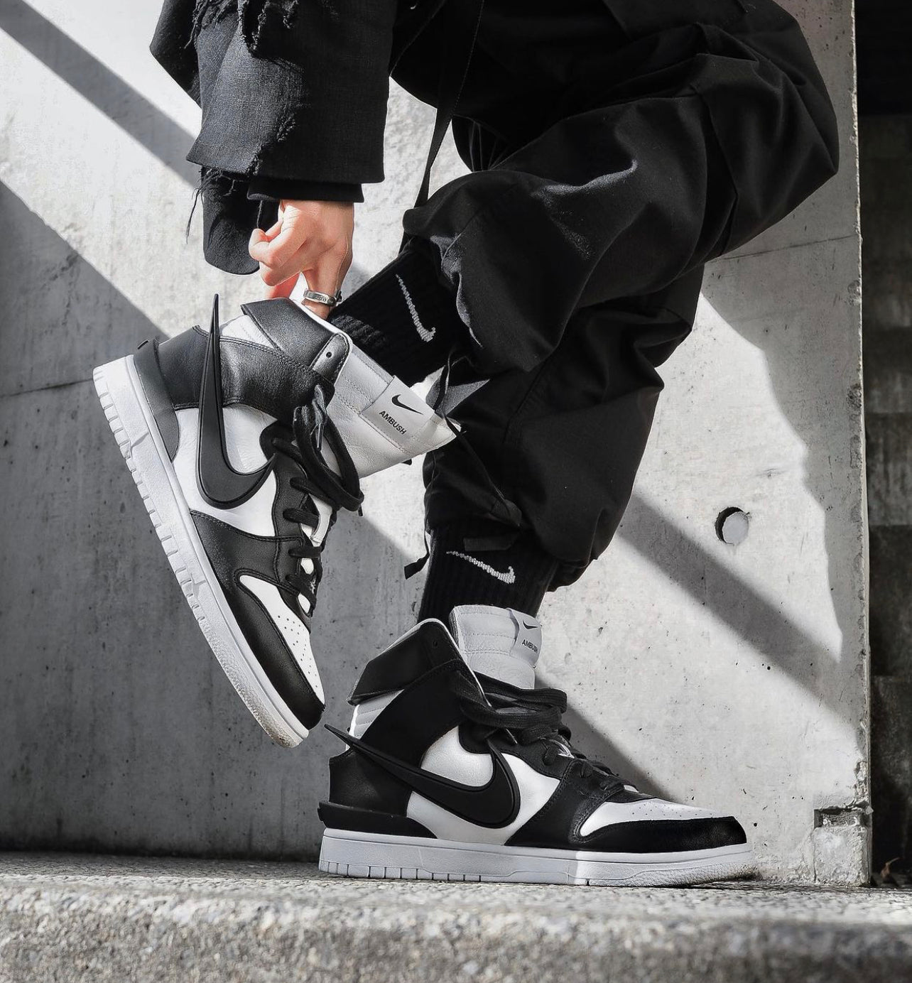 Dunks High SP Ambush “Black/White”