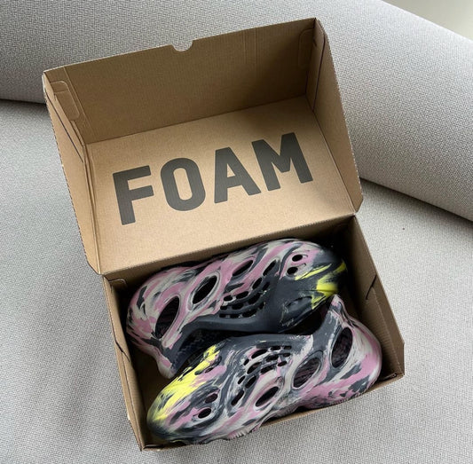 Yeezy Foam RNNR Mx Carbon