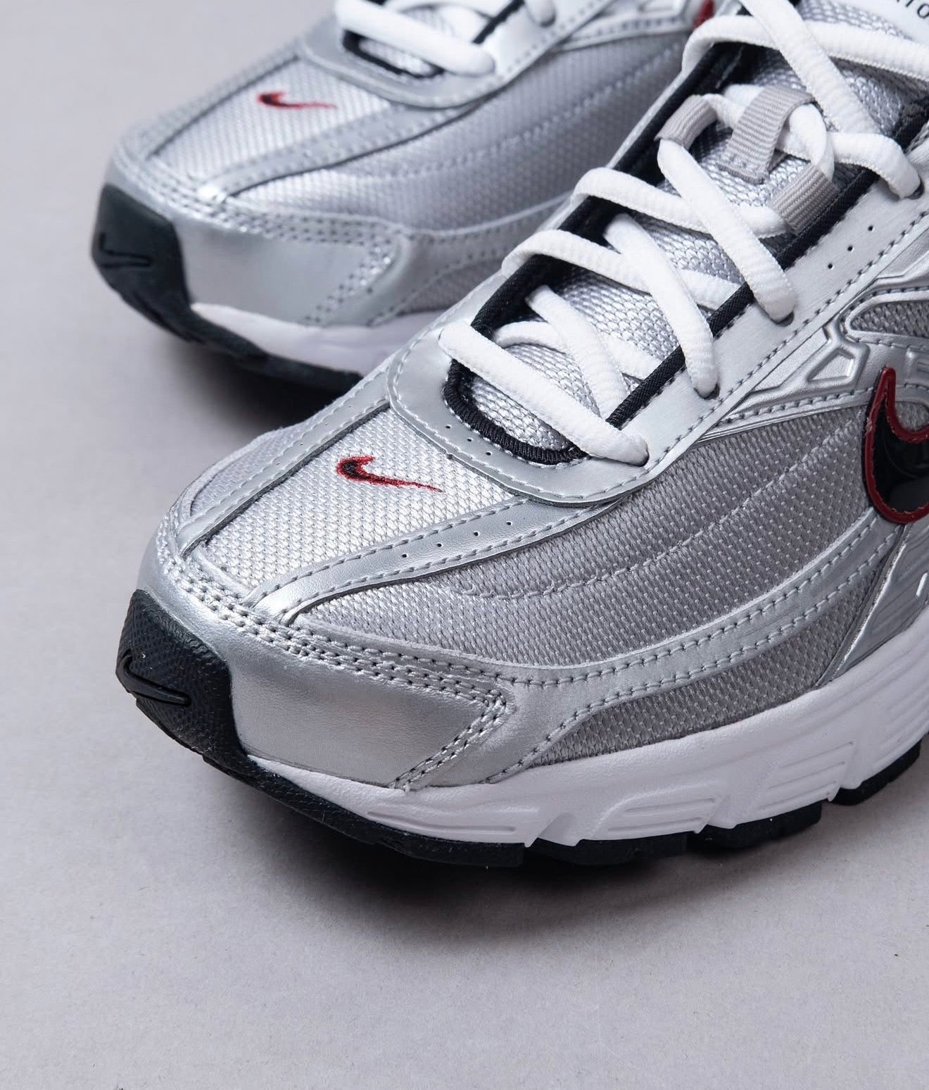 Initiator Metallic Silver Red