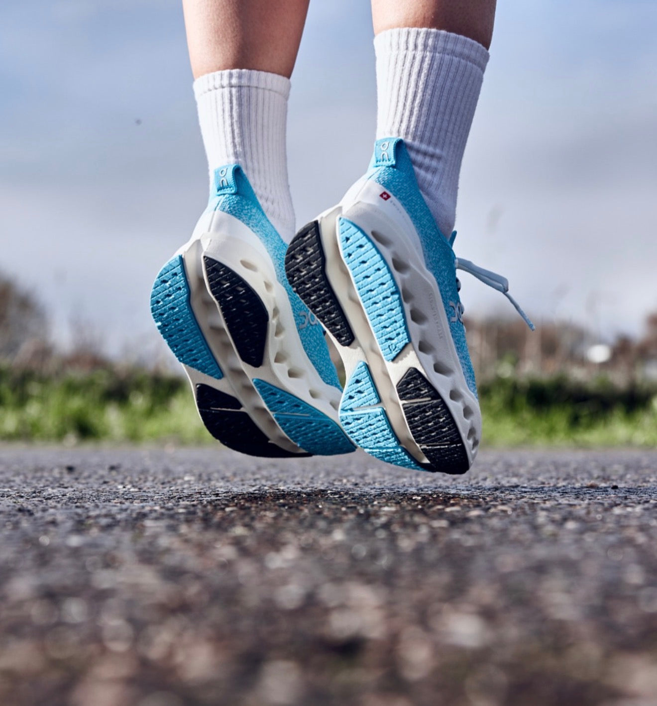 On Running Cloudsurfer Max Horizon Ivory