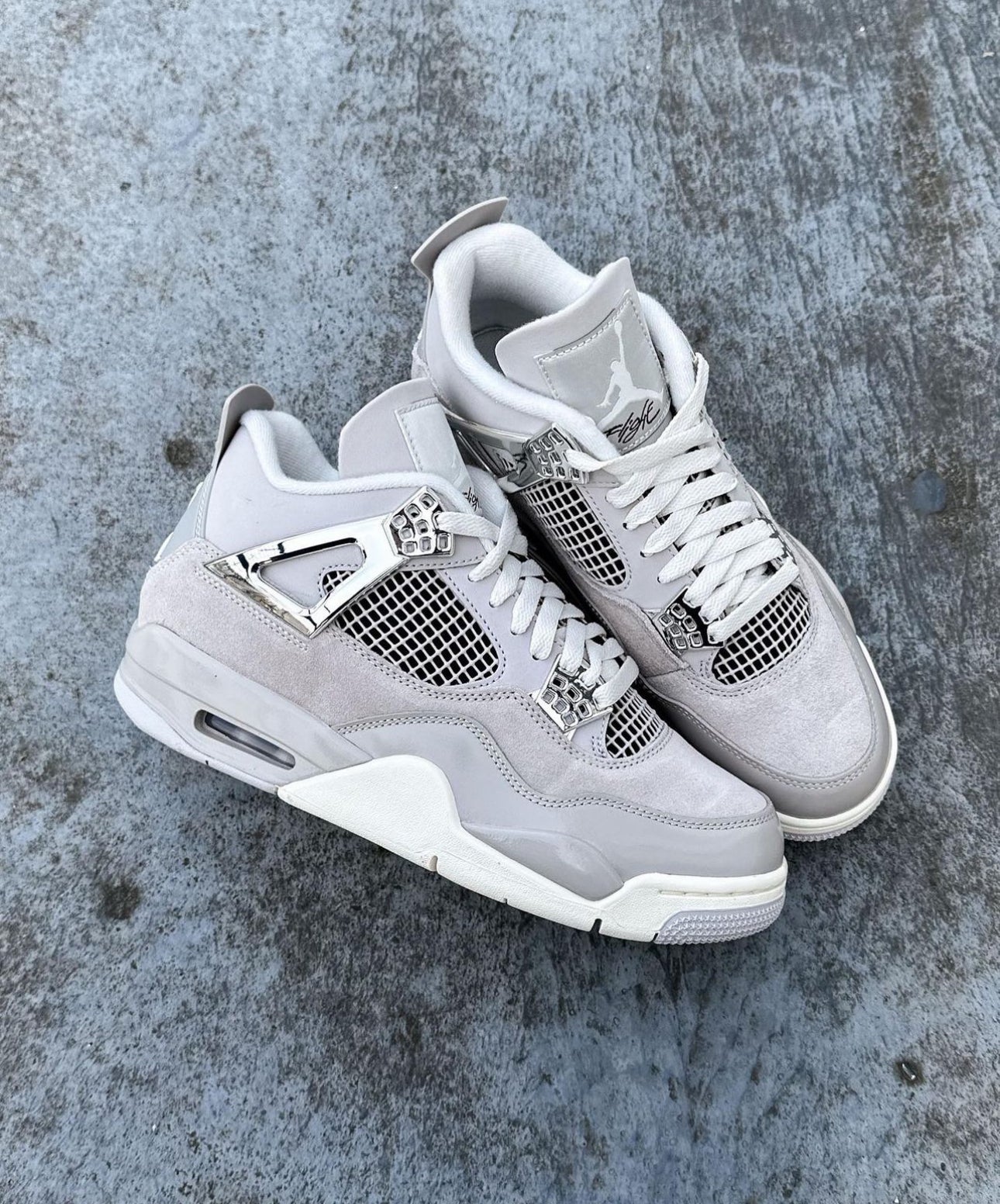 Air Jordan 4 “ Frozen Moments “