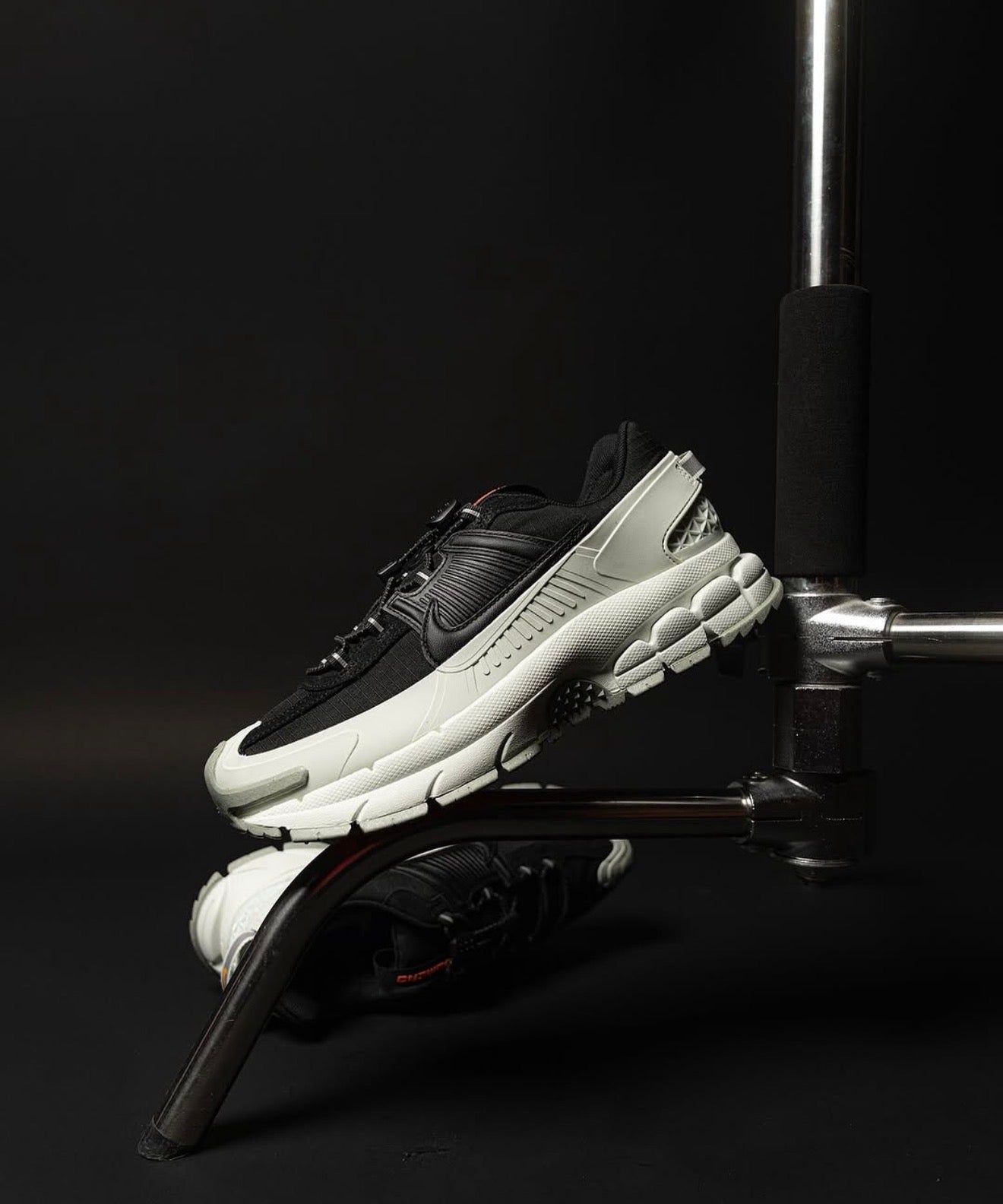 Zoom Vomero 5 Roam Black Light Silver