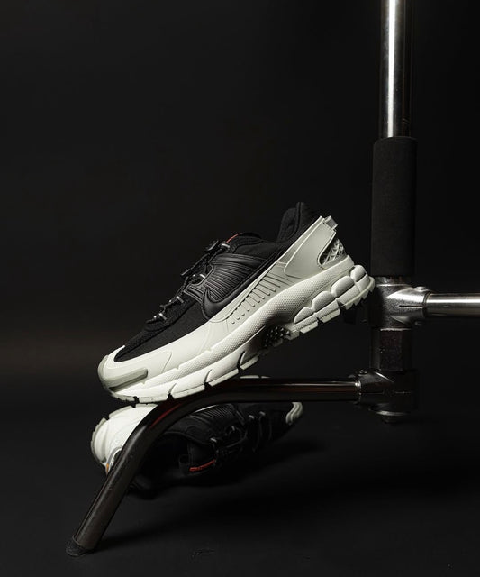 Zoom Vomero 5 Roam Black Light Silver