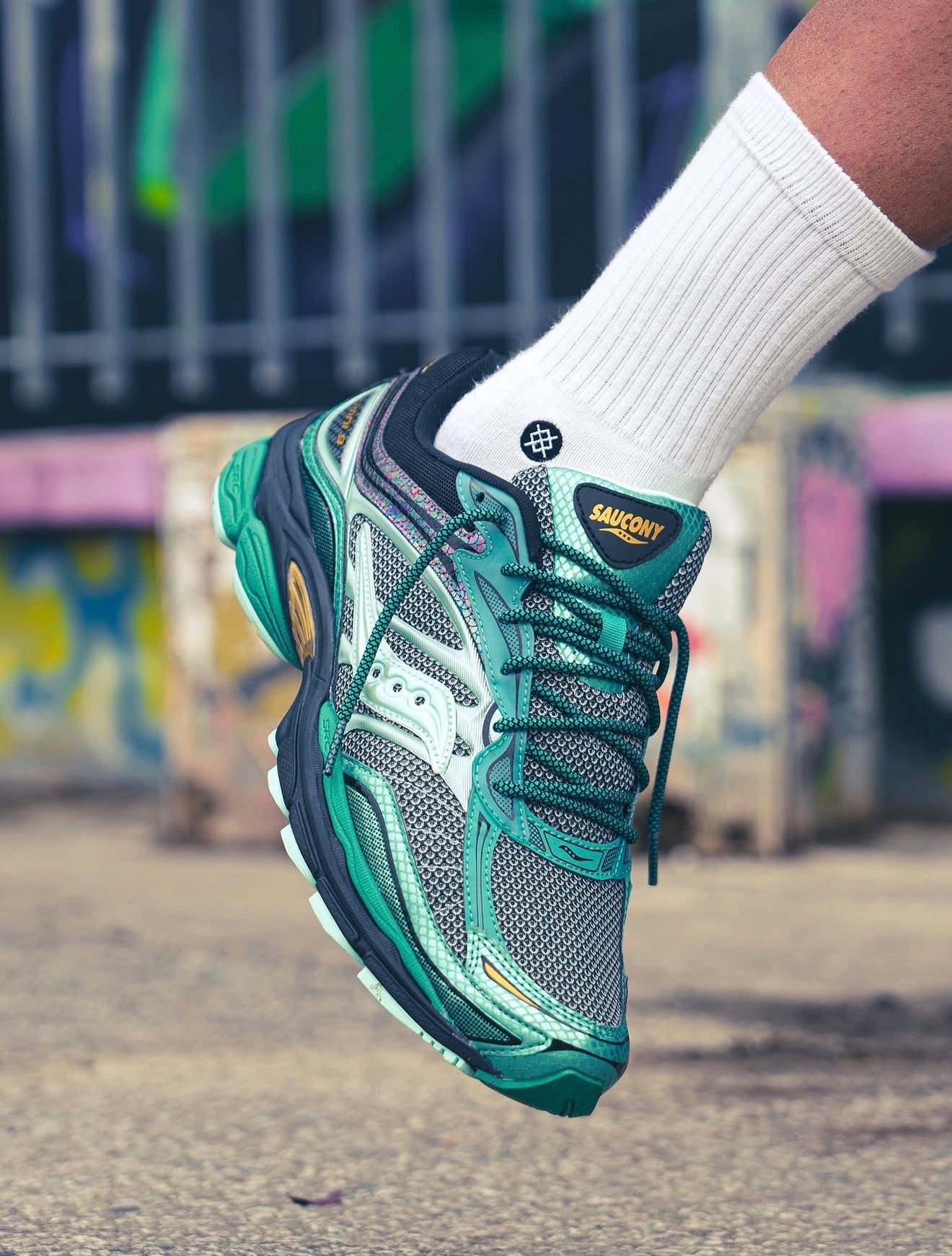 Saucony ProGrid Omni 9 Glowaconstrictor Green