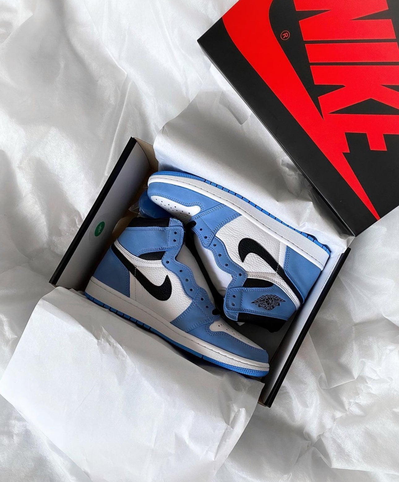 Air Jordan Retro 1 High UNC  “University Blue”