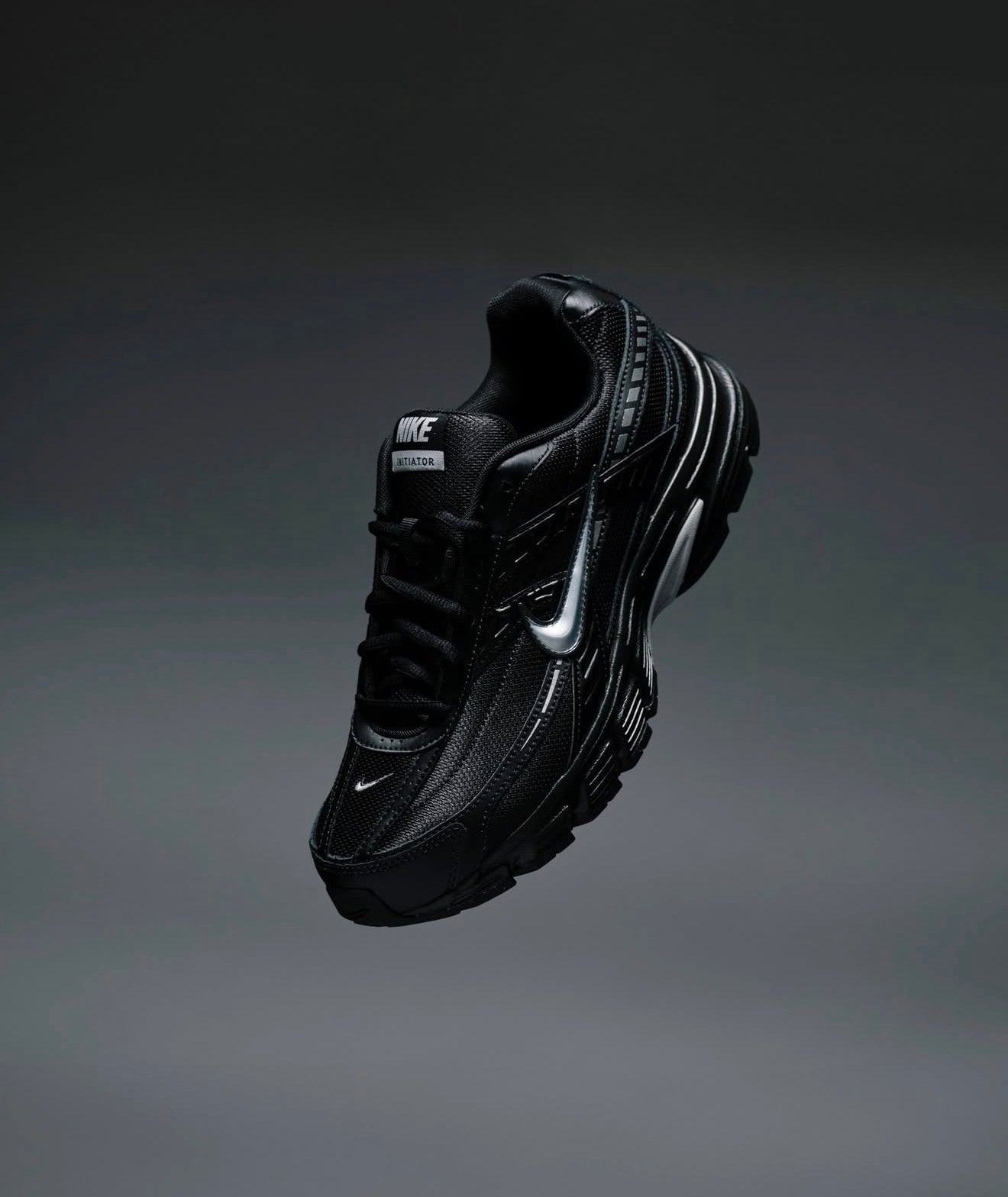 Initiator Black Metallic Silver