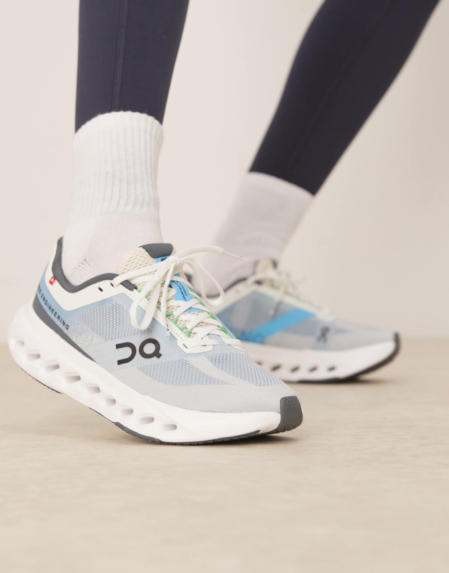 On Running Cloudsurfer Niagara White