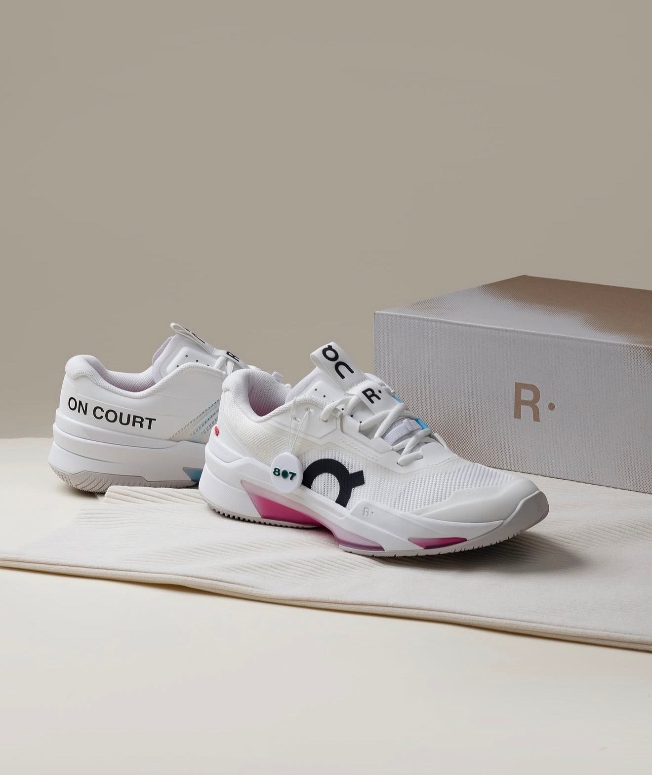 On The Roger Pro Fire White Pink