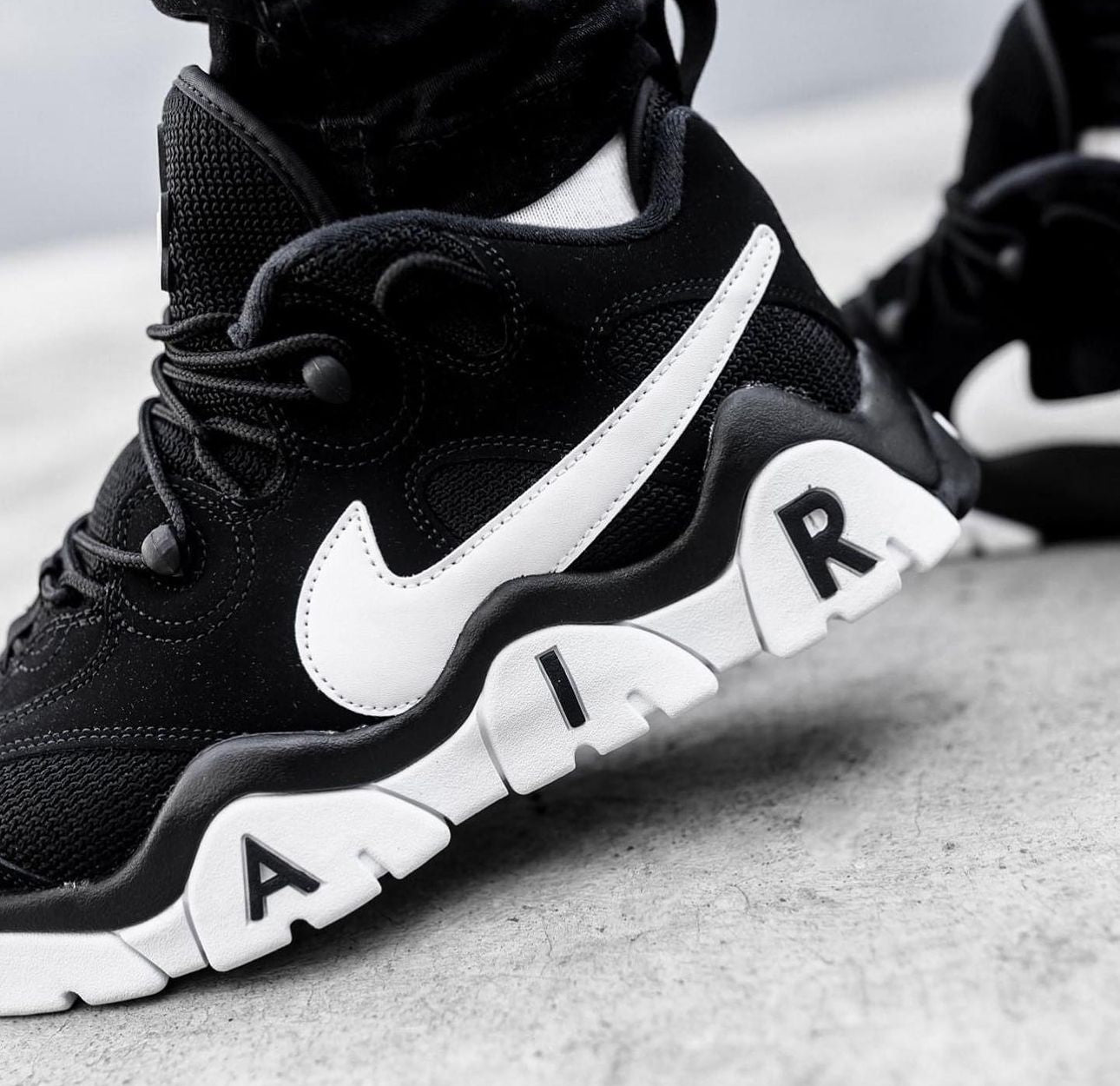 Air Barrage Low “ Black/White  “