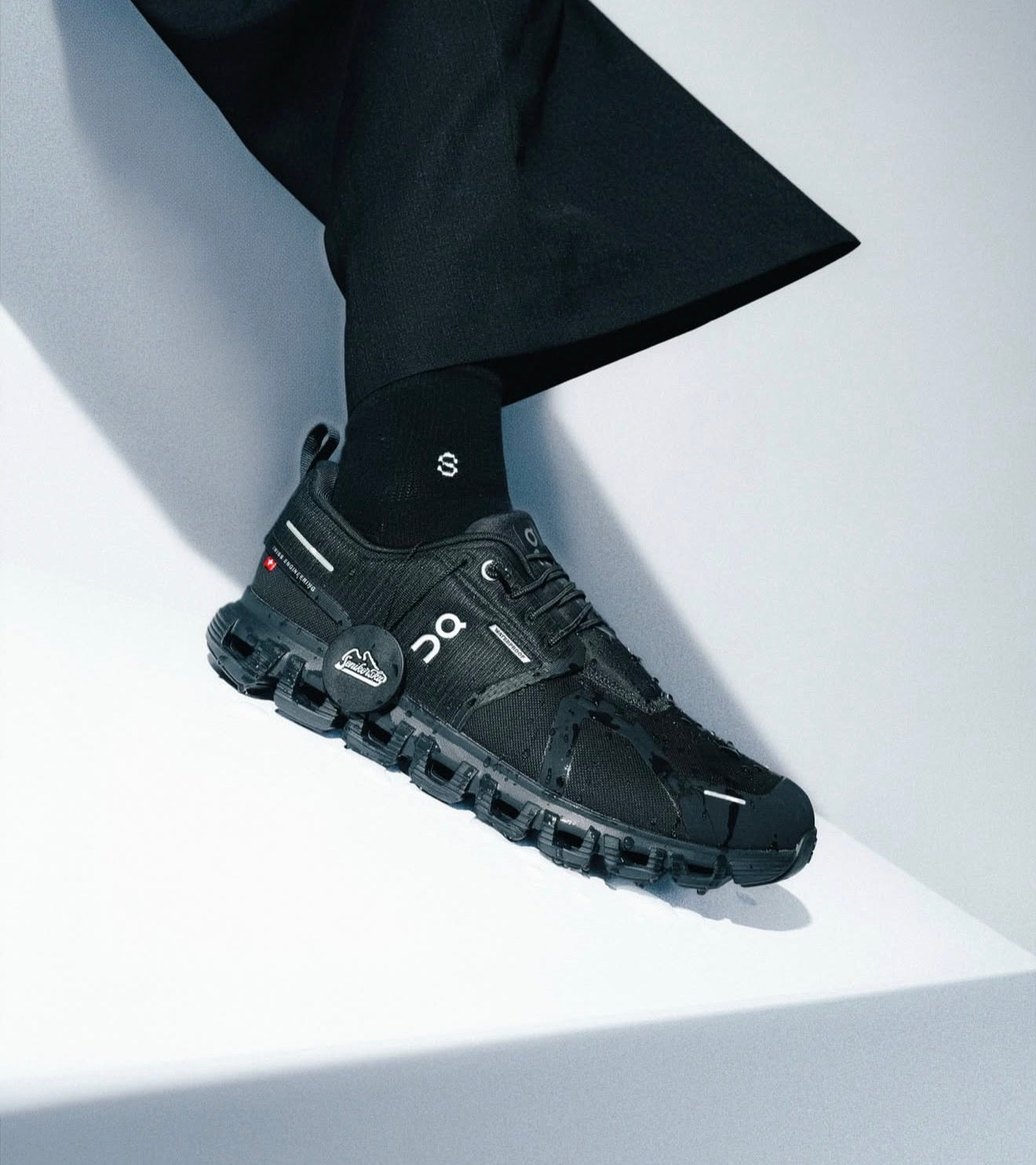 On Running Cloud 6 Waterproof Black