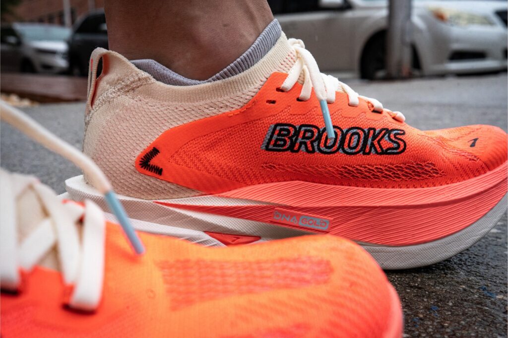 Brooks Hyperion Max 3 Coconut Fiery Coral Atomizer