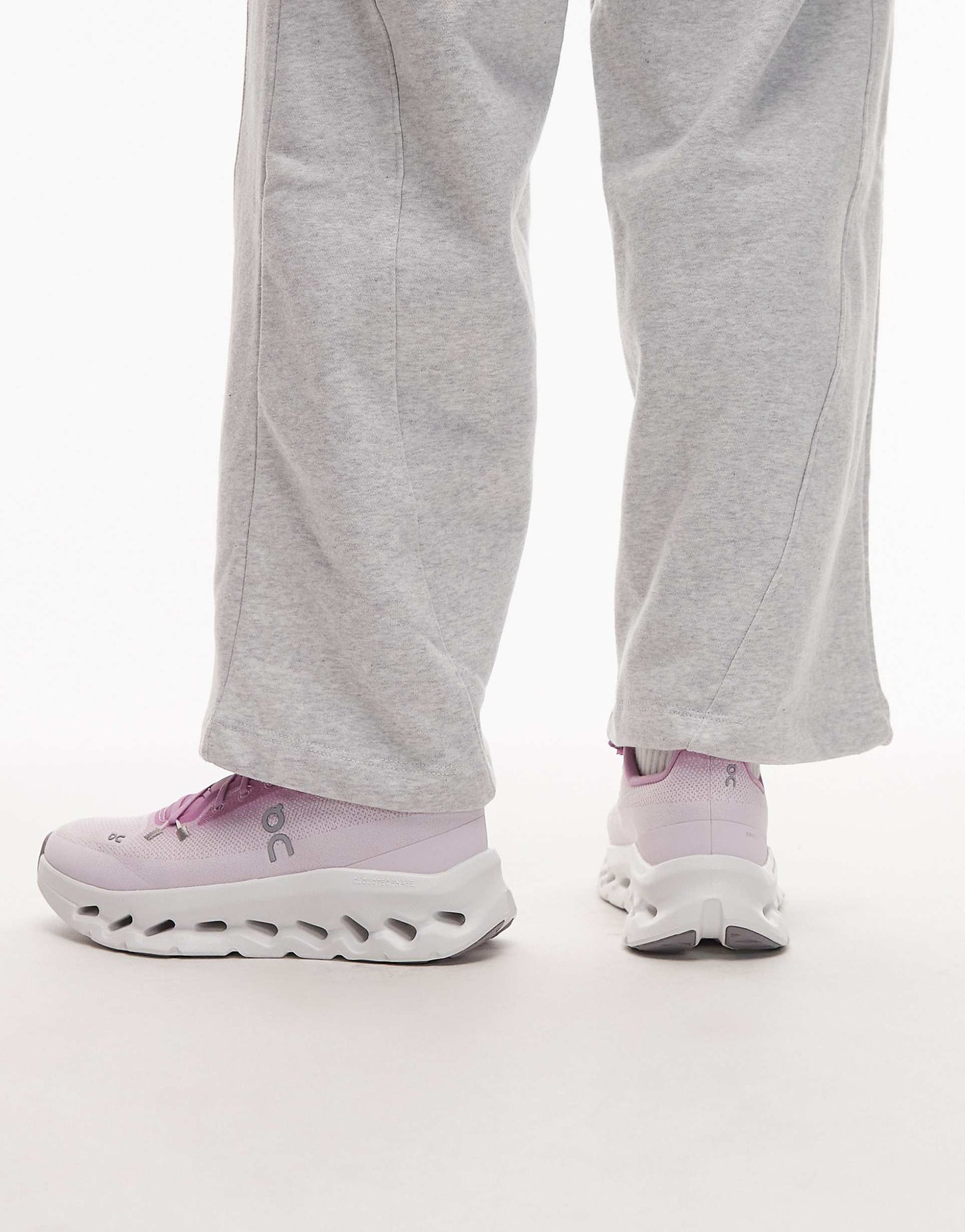 WMNs On Running Cloudtilt Bloom Sakura