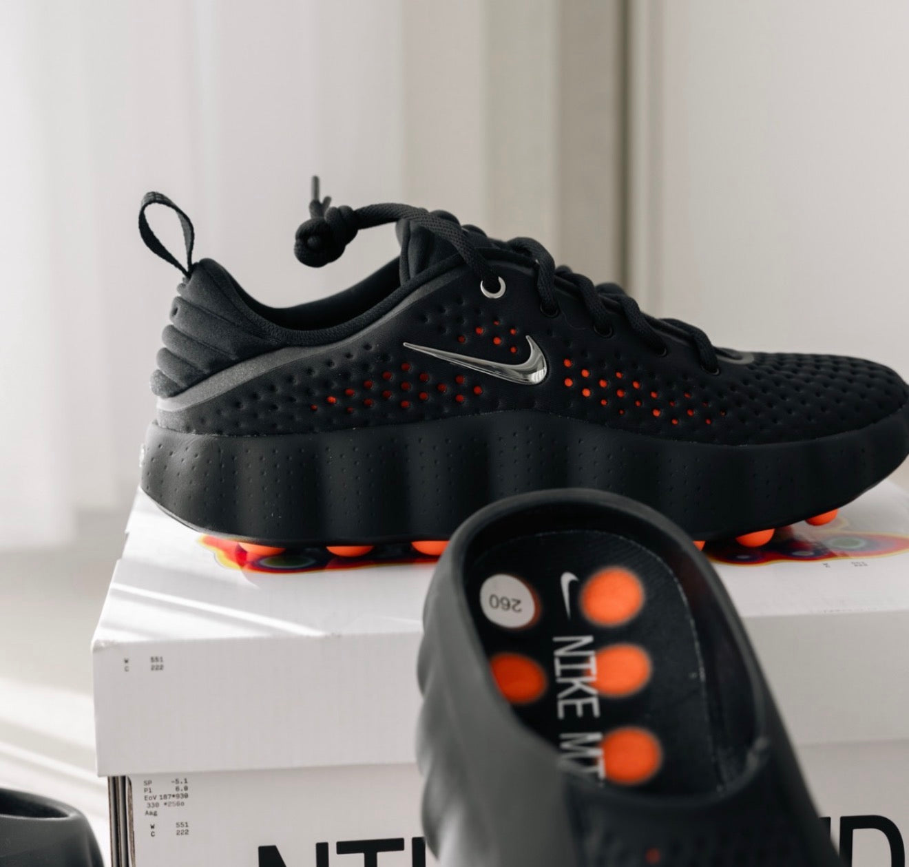 Mind 002 Black Hyper Crimson