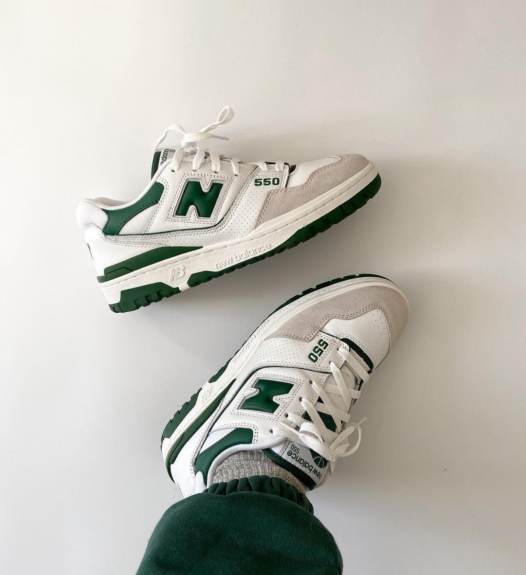 New Balance 550 Low Top Sneaker “ White Green “