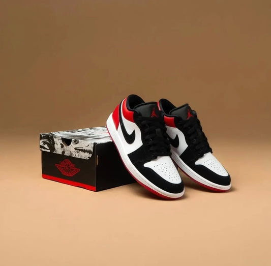 Air Jordan 1 Low Black Toe 2025
