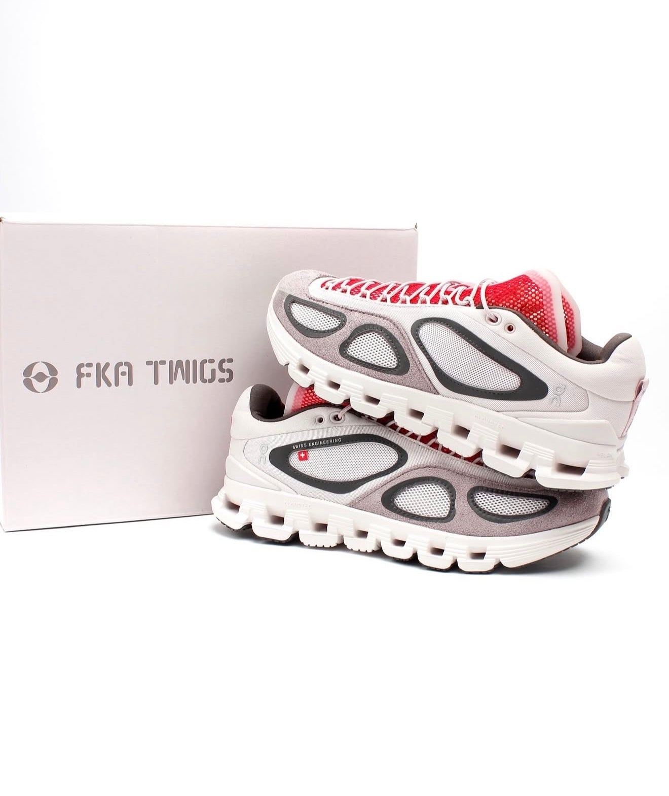 On Running Cloud X FKA Twigs Lily