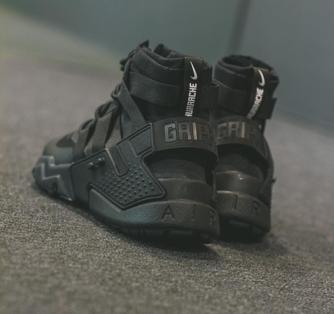 Air Huarache Gripp “ Triple Black “