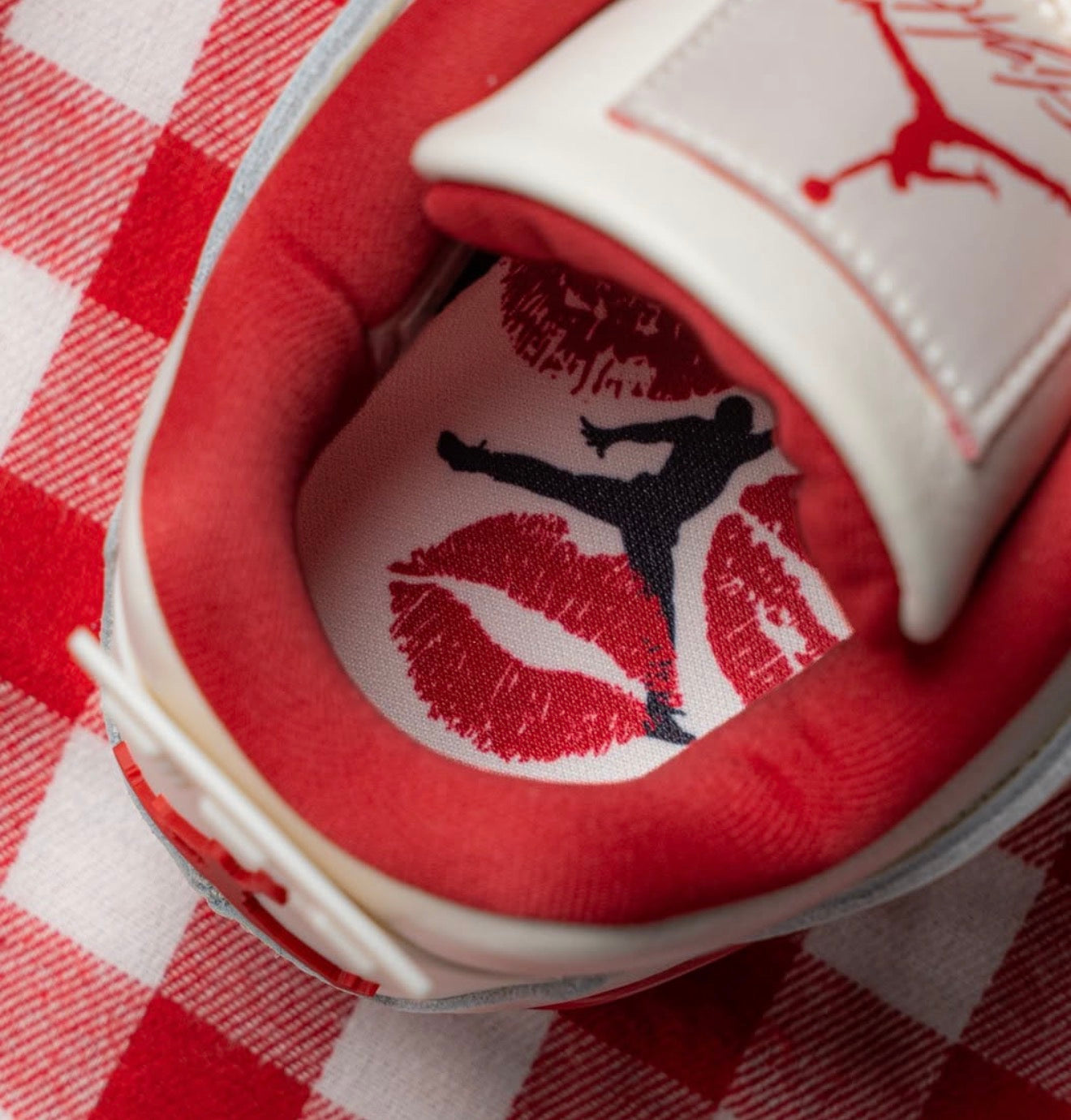 WMNs Air Jordan 4 Retro Valentine's Day Sierra Red